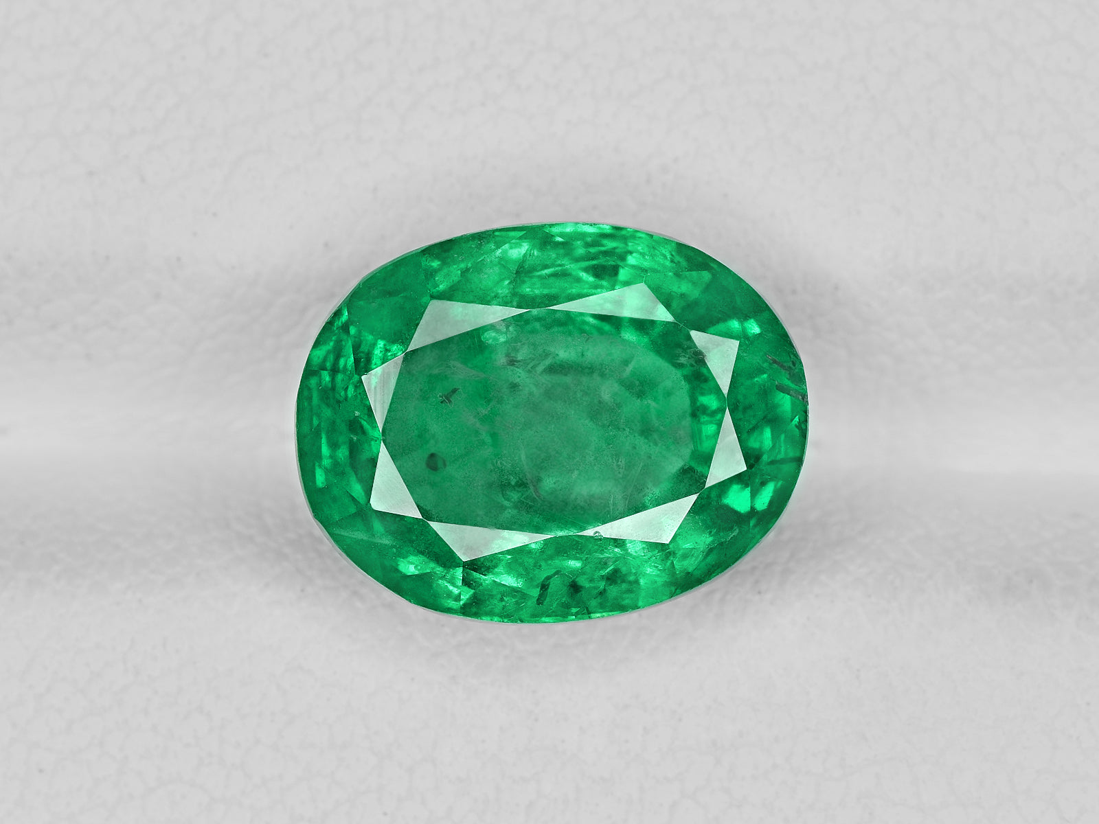 8801757-oval-lively-green-zambia-natural-emerald-4.71-ct