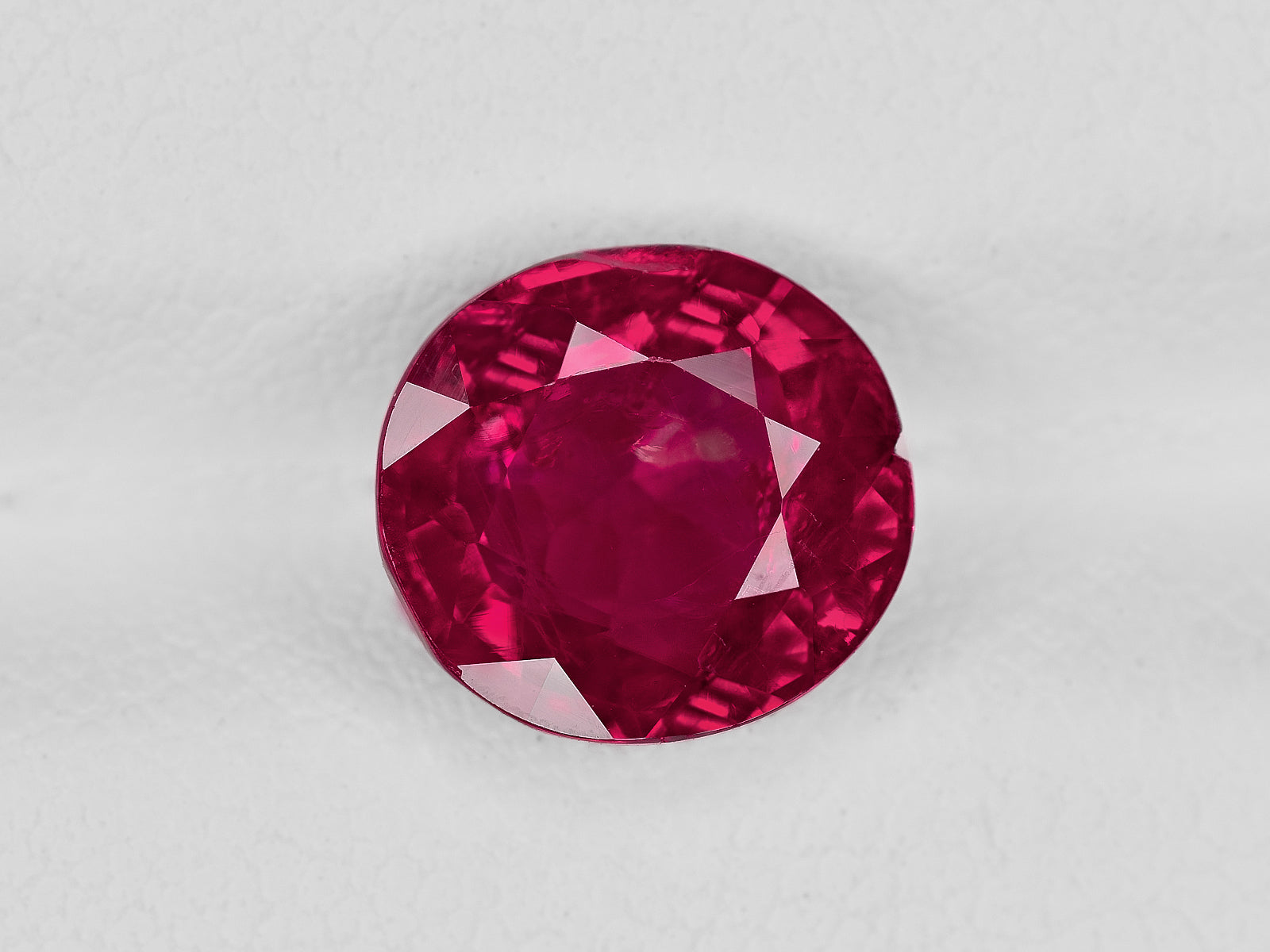 8801770-oval-fiery-rich-pinkish-red-gii-burma-natural-ruby-3.11-ct