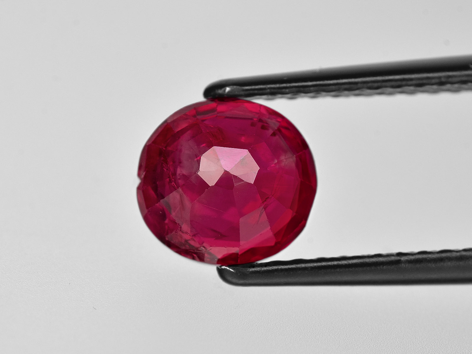 8801770-oval-fiery-rich-pinkish-red-gii-burma-natural-ruby-3.11-ct