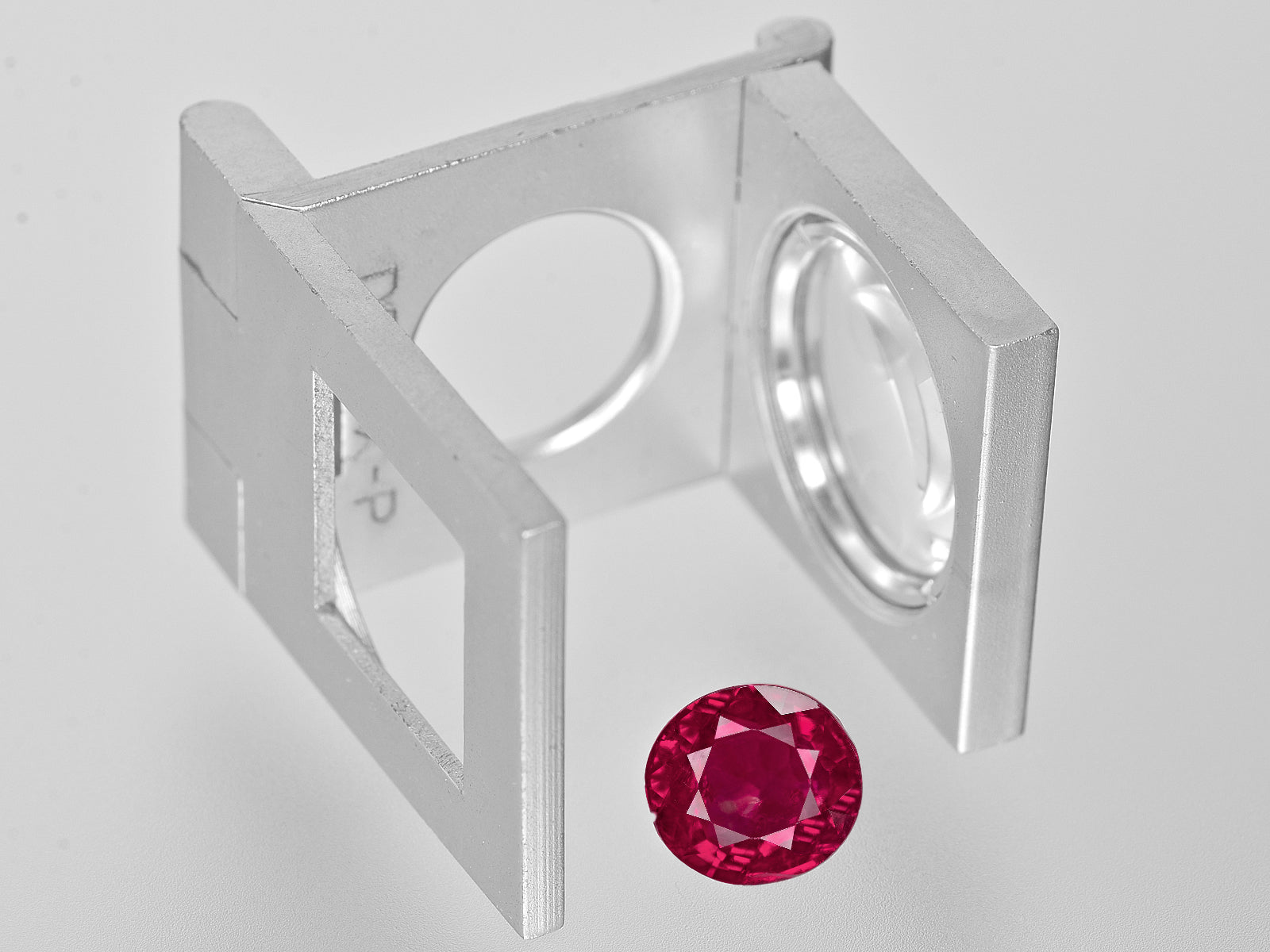 8801770-oval-fiery-rich-pinkish-red-gii-burma-natural-ruby-3.11-ct
