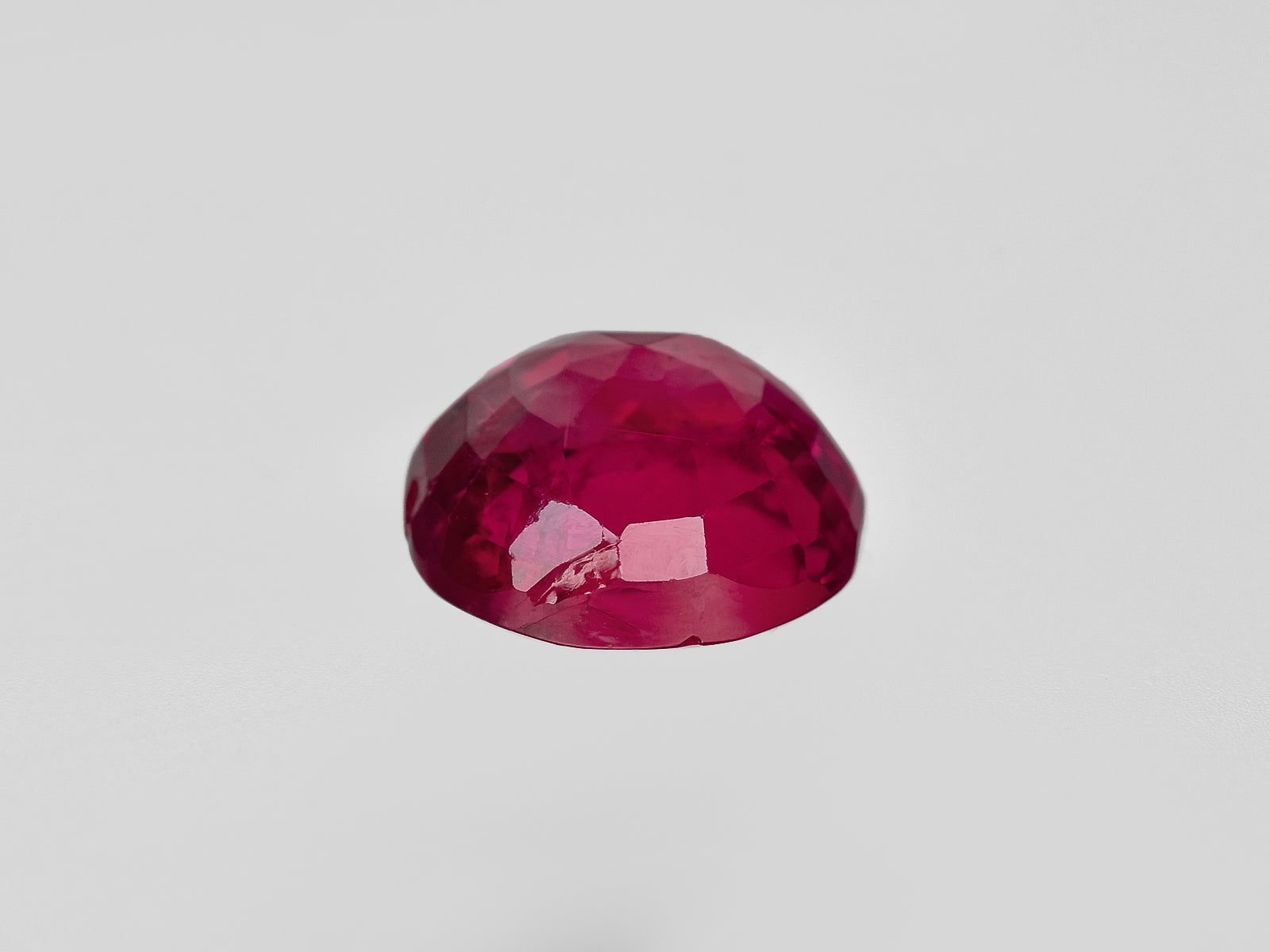 8801770-oval-fiery-rich-pinkish-red-gii-burma-natural-ruby-3.11-ct