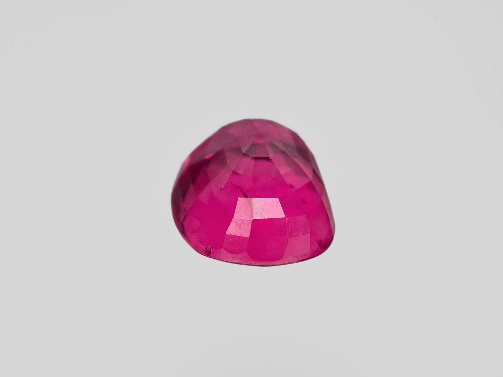 8801772-oval-fiery-vivid-pink-red-gii-burma-natural-ruby-3.46-ct