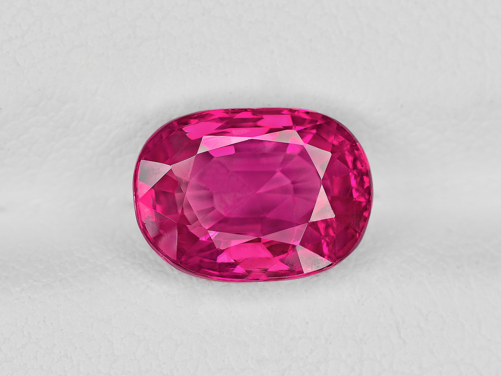 8801772-oval-fiery-vivid-pink-red-gii-burma-natural-ruby-3.46-ct