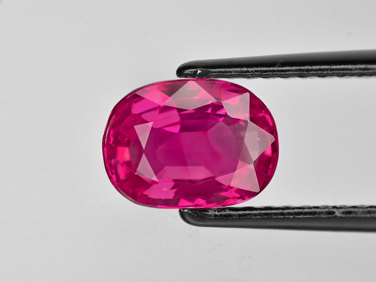 8801772-oval-fiery-vivid-pink-red-gii-burma-natural-ruby-3.46-ct