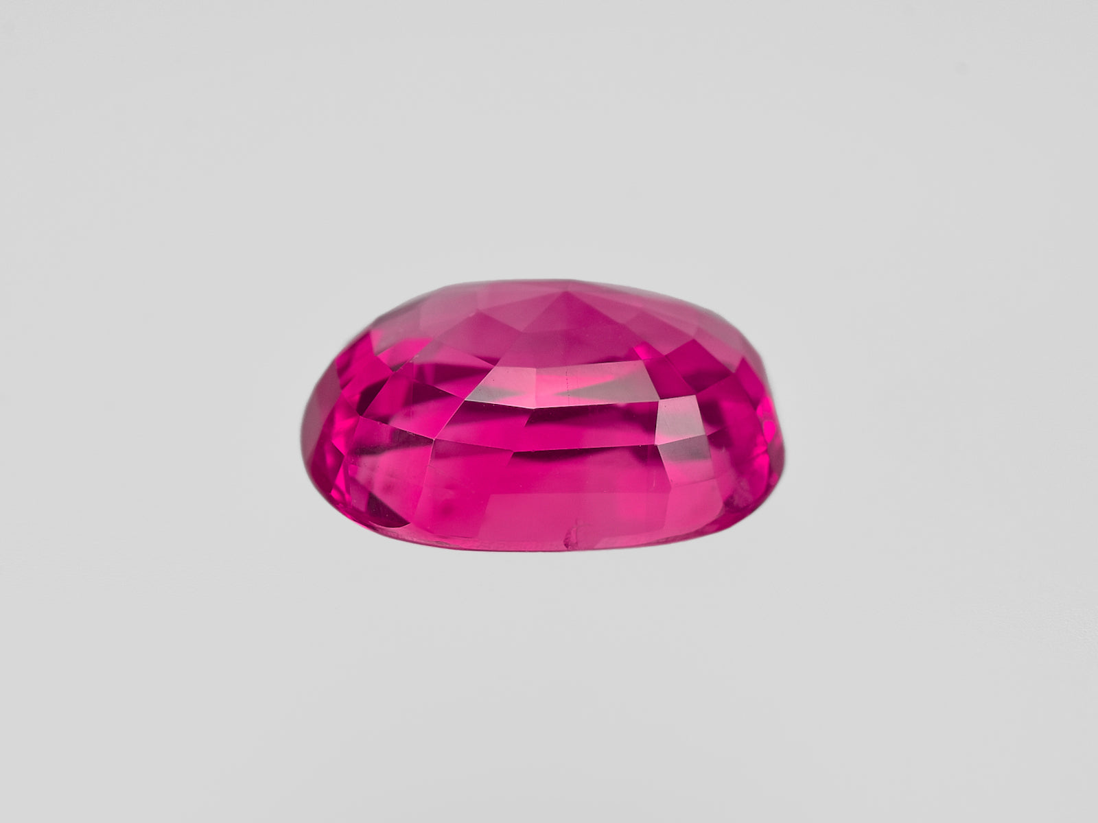 8801772-oval-fiery-vivid-pink-red-gii-burma-natural-ruby-3.46-ct