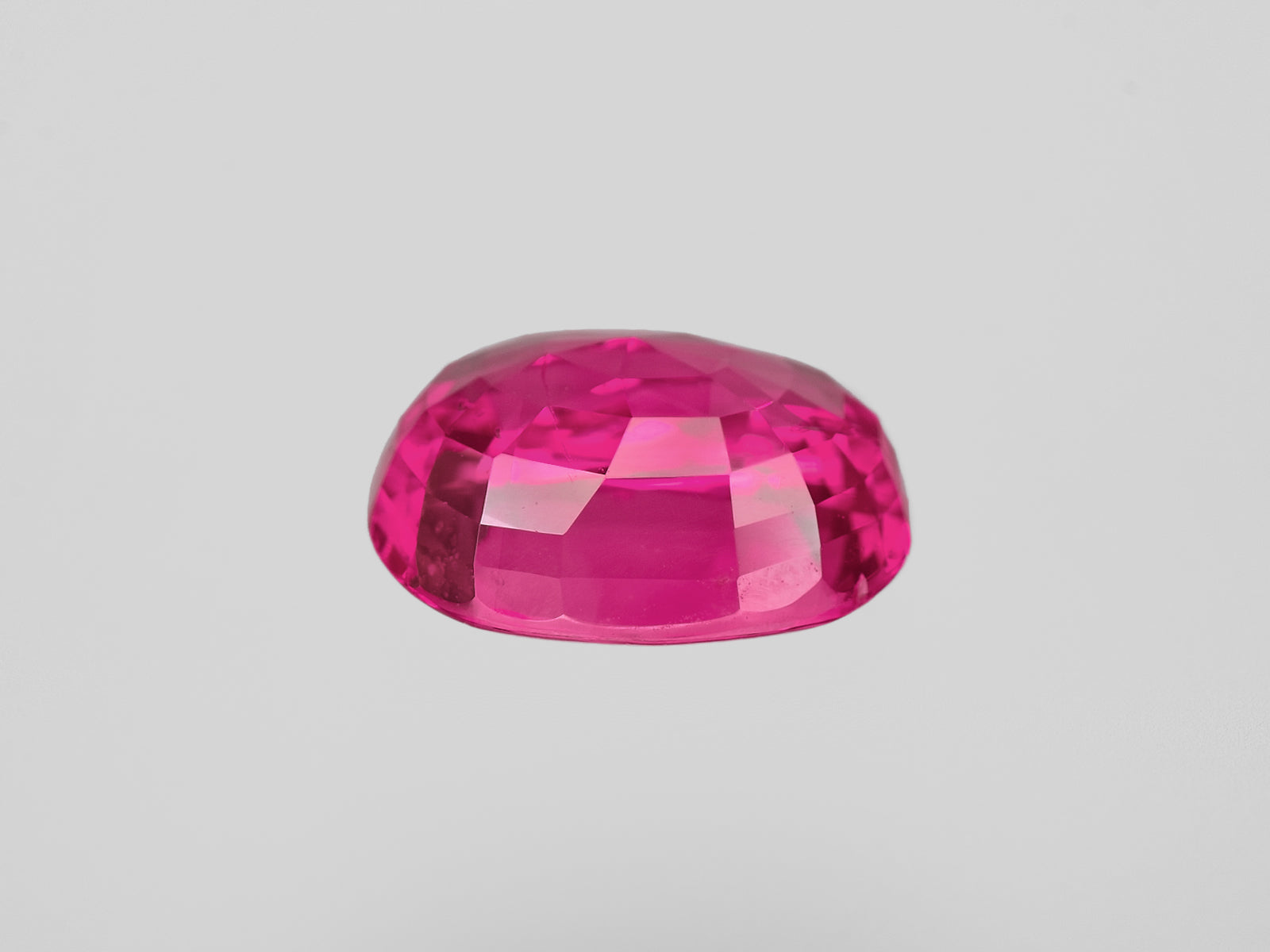 8801772-oval-fiery-vivid-pink-red-gii-burma-natural-ruby-3.46-ct
