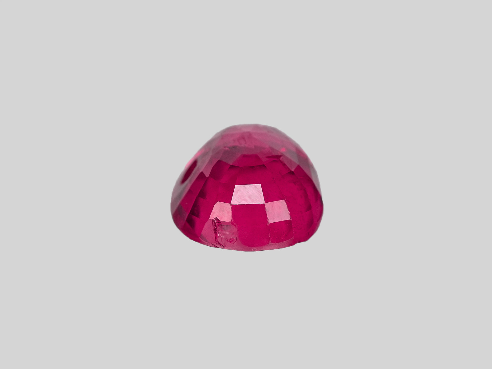 8801774-oval-rich-pinkish-red-gii-burma-natural-ruby-3.56-ct