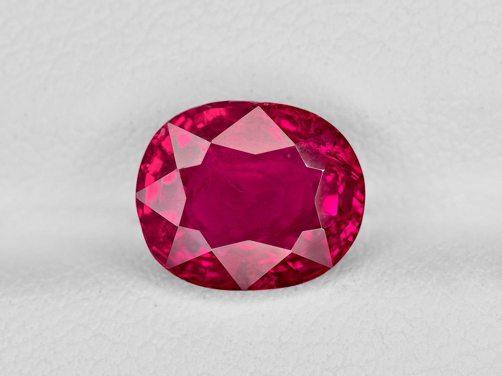 8801774-oval-rich-pinkish-red-gii-burma-natural-ruby-3.56-ct