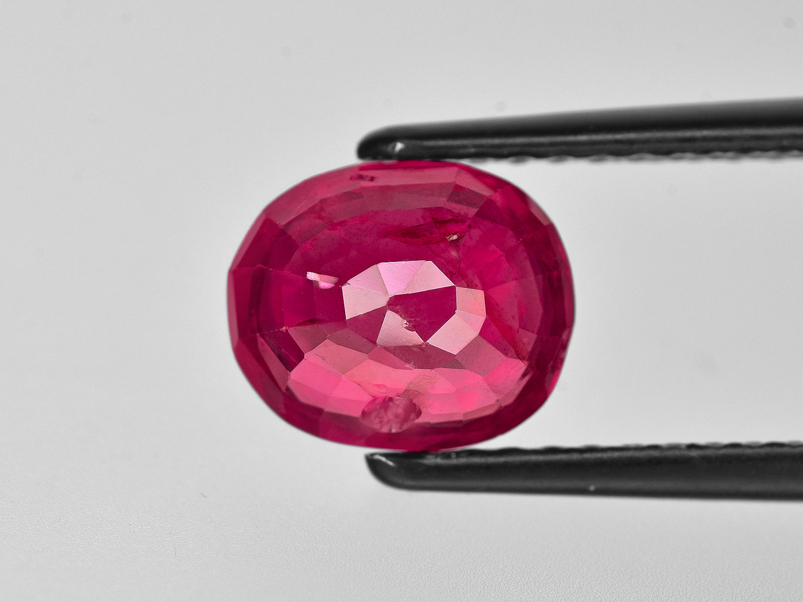 8801774-oval-rich-pinkish-red-gii-burma-natural-ruby-3.56-ct