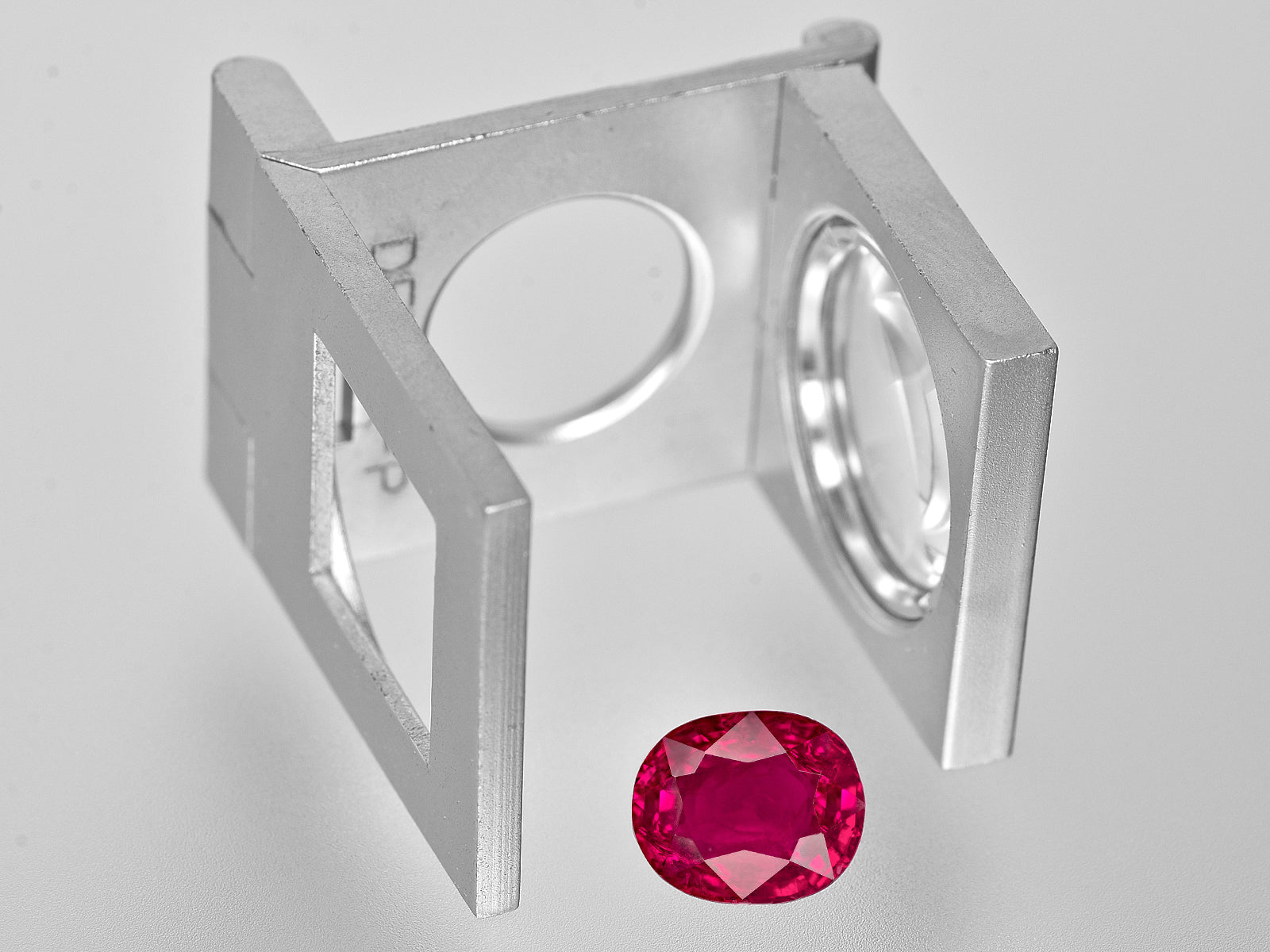 8801774-oval-rich-pinkish-red-gii-burma-natural-ruby-3.56-ct
