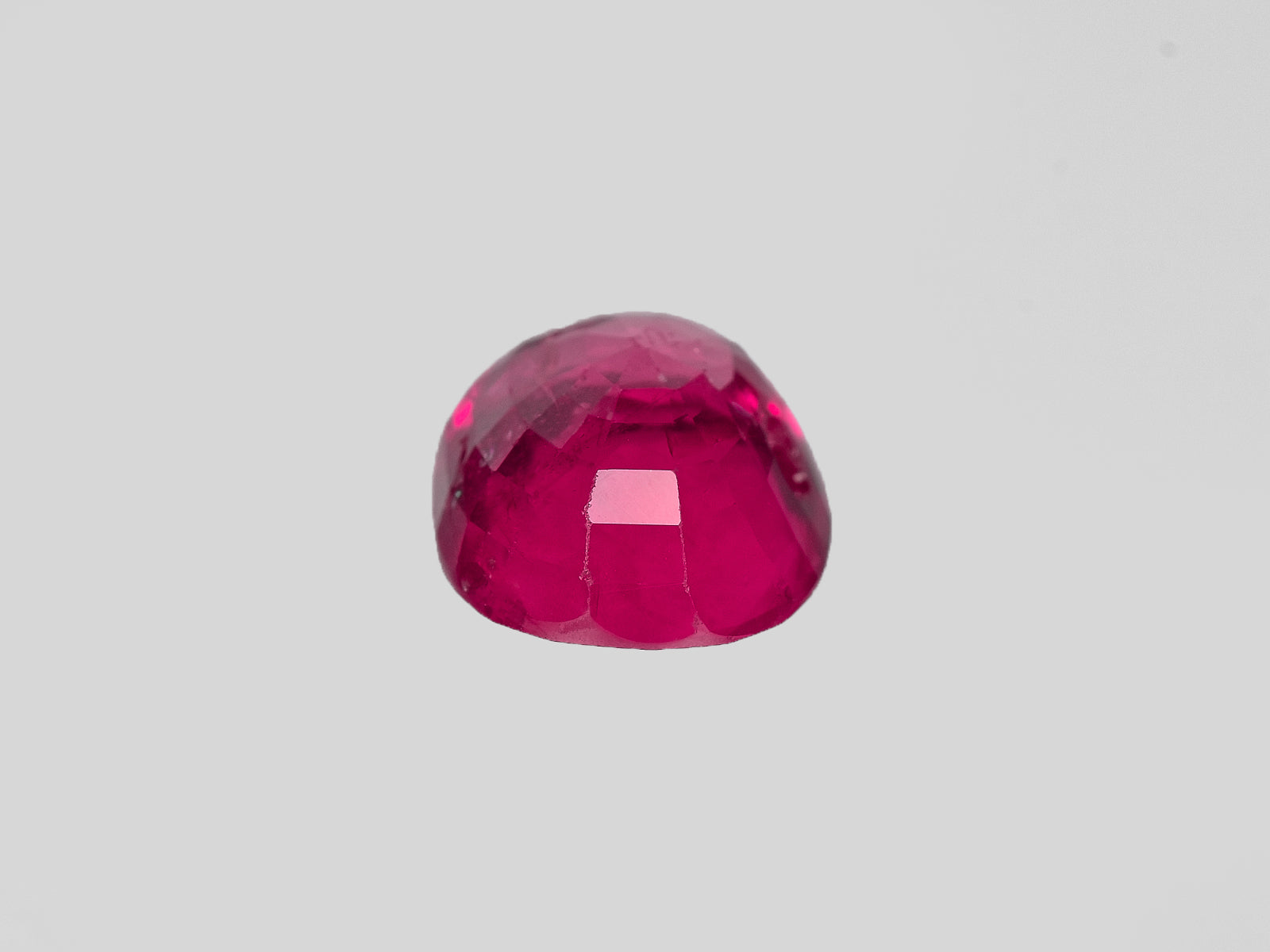 8801774-oval-rich-pinkish-red-gii-burma-natural-ruby-3.56-ct