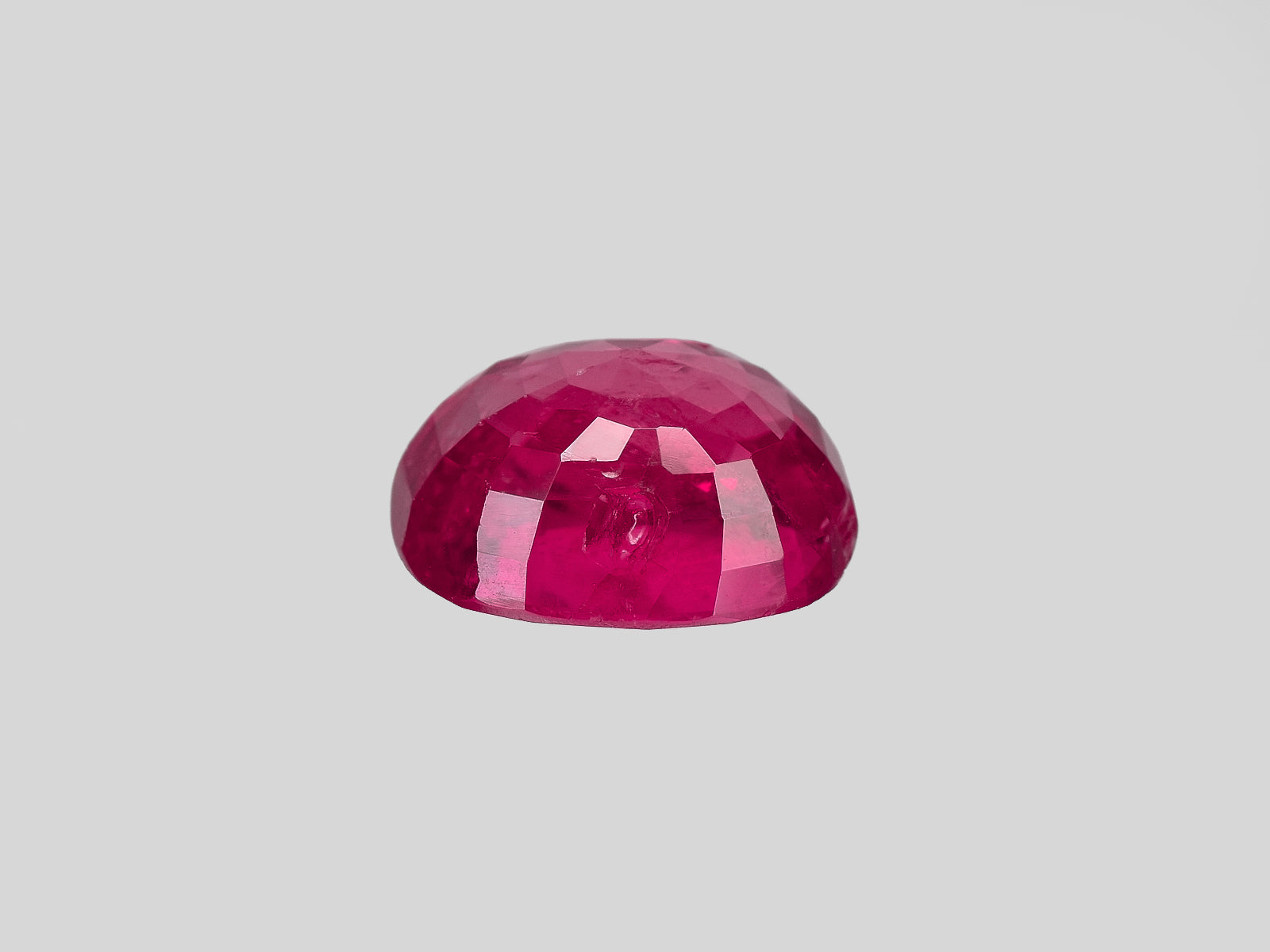 8801774-oval-rich-pinkish-red-gii-burma-natural-ruby-3.56-ct