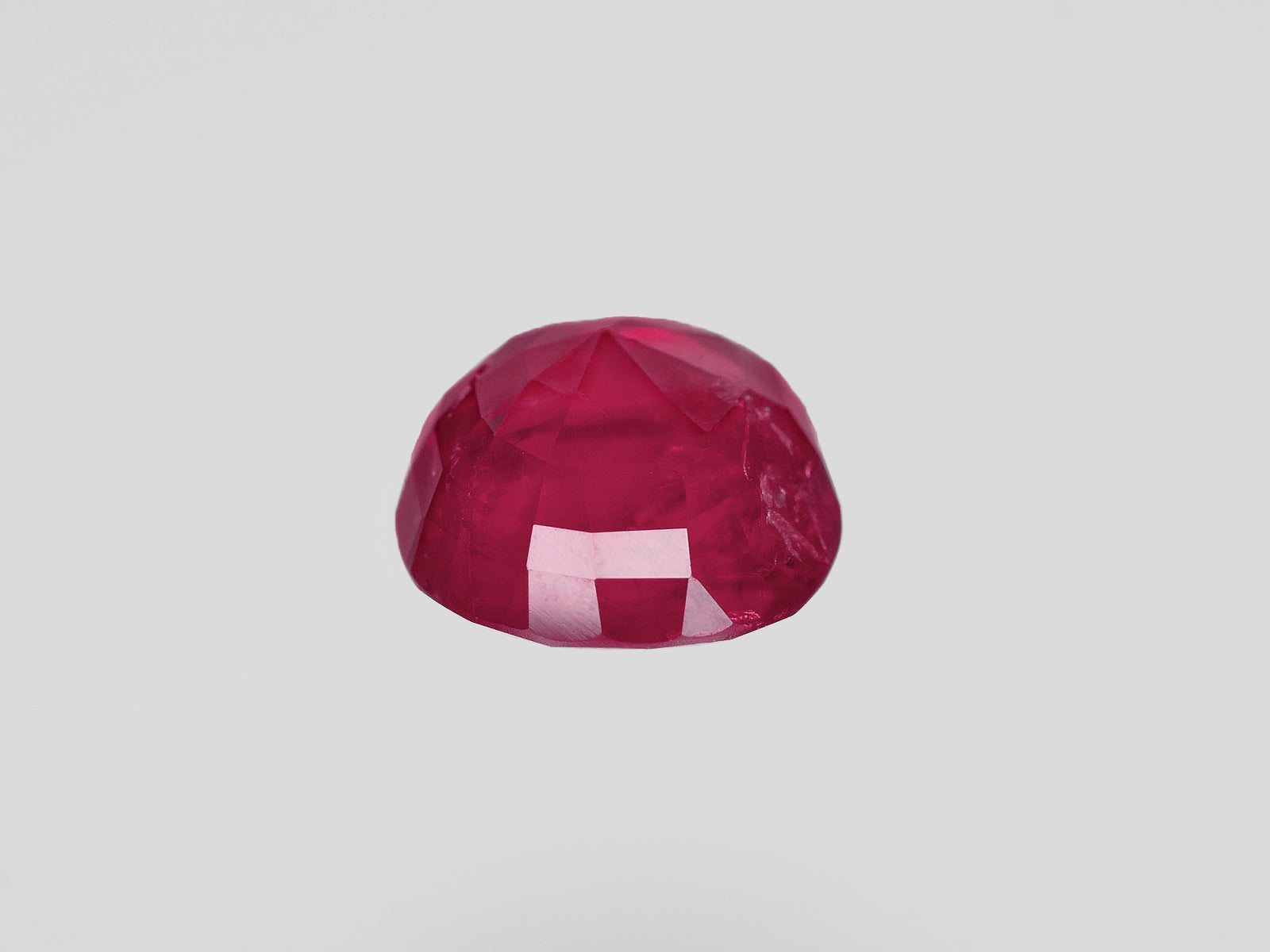 8801775-oval-velvety-pinkish-red-gii-burma-natural-ruby-3.76-ct