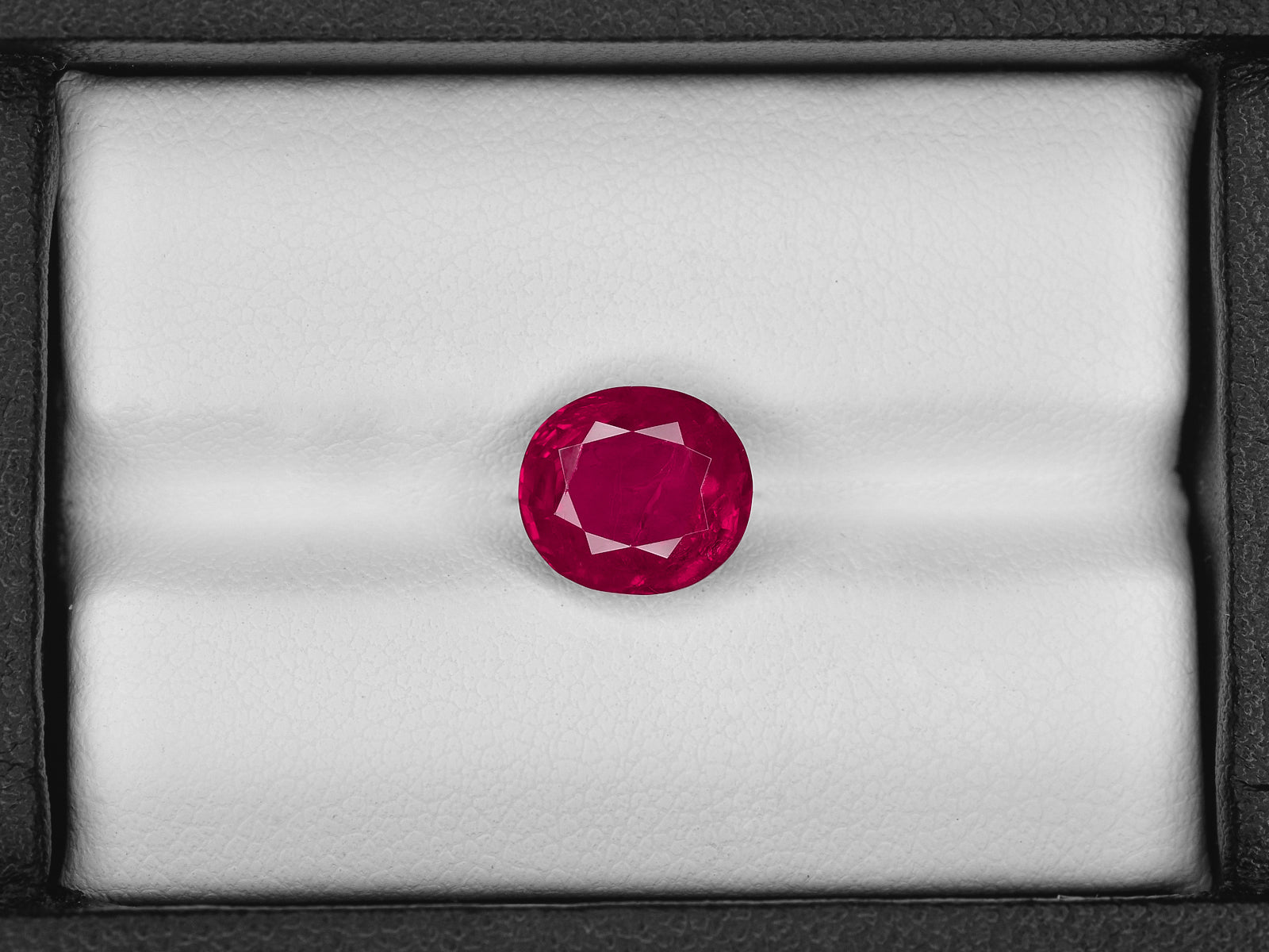 8801775-oval-velvety-pinkish-red-gii-burma-natural-ruby-3.76-ct