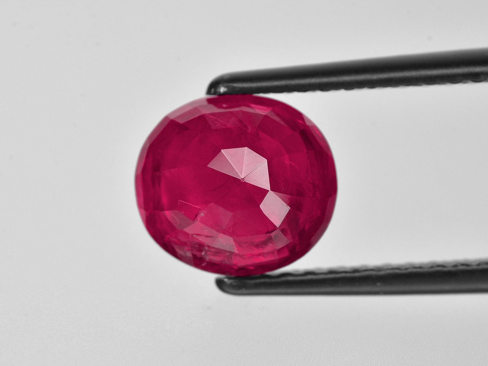 8801775-oval-velvety-pinkish-red-gii-burma-natural-ruby-3.76-ct