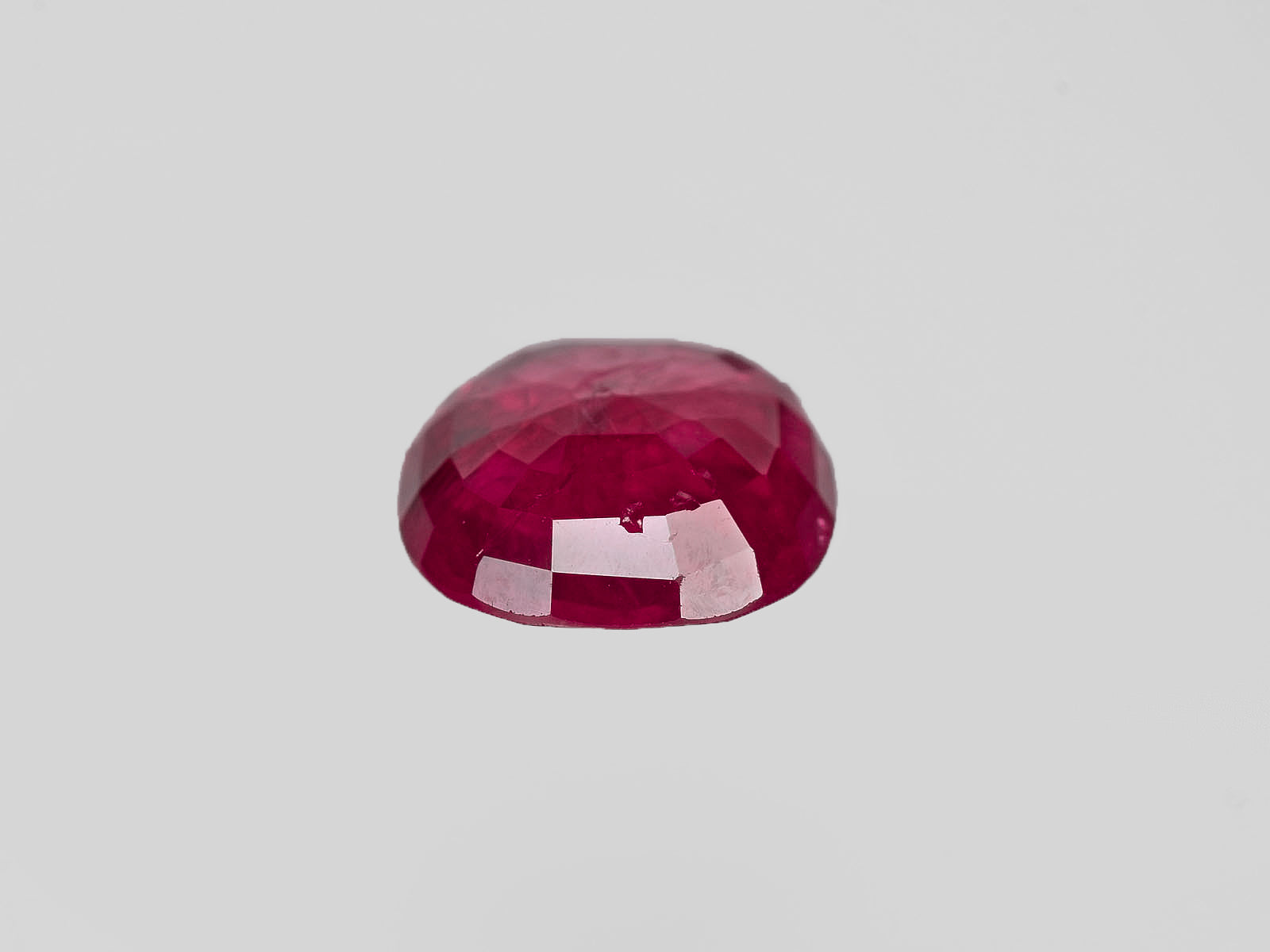 8801776-cushion-deep-red-grs-burma-natural-ruby-4.38-ct