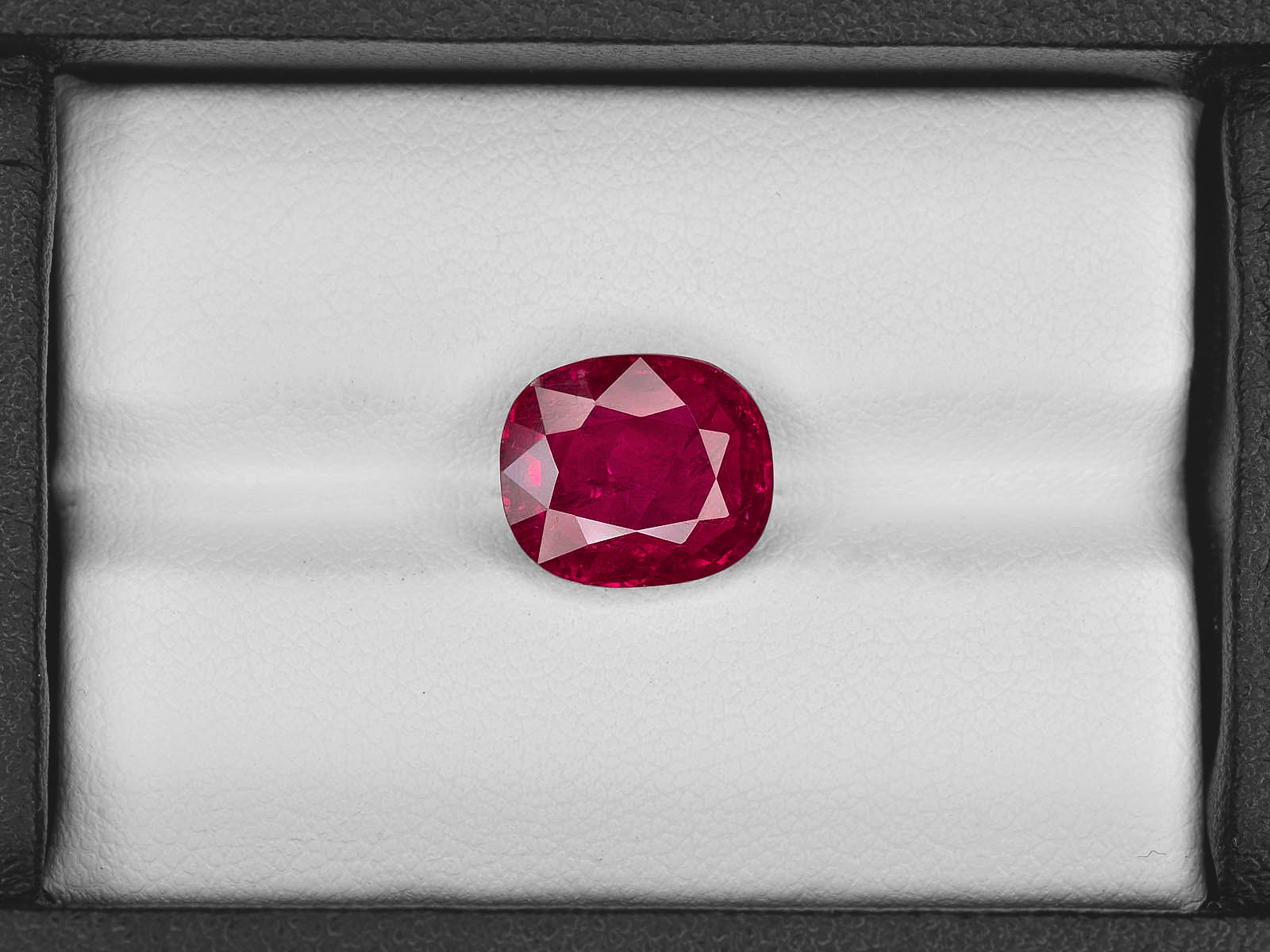 8801776-cushion-deep-red-grs-burma-natural-ruby-4.38-ct