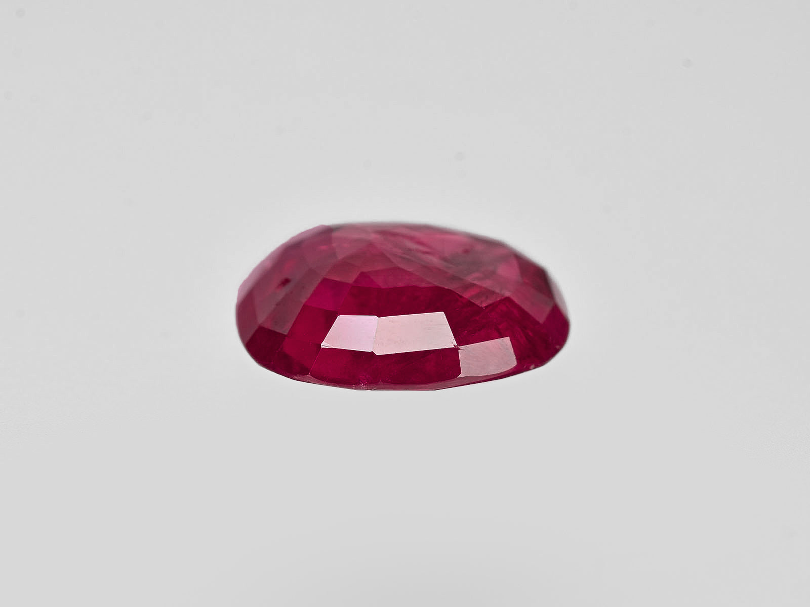 8801776-cushion-deep-red-grs-burma-natural-ruby-4.38-ct