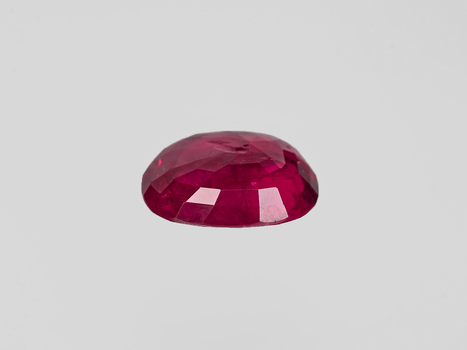 8801776-cushion-deep-red-grs-burma-natural-ruby-4.38-ct