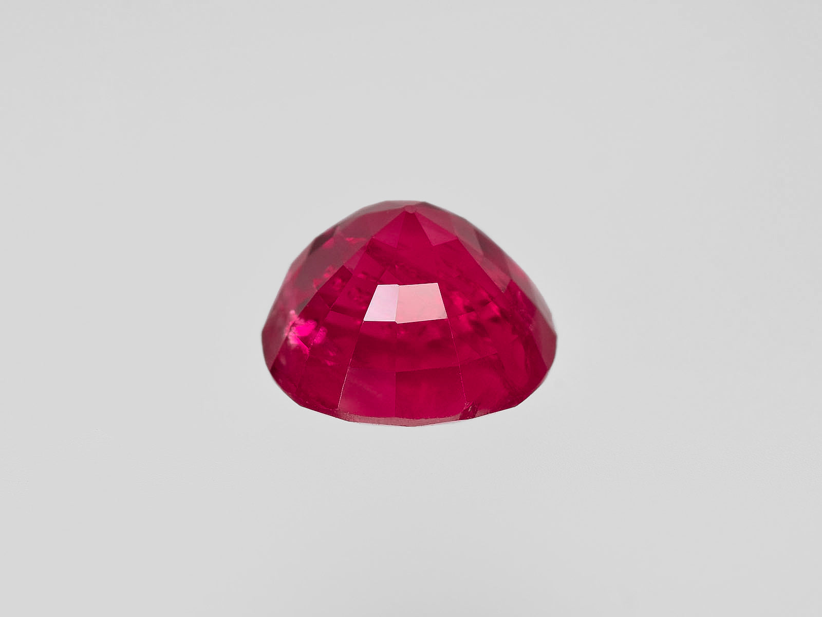 8801777-cushion-lively-rich-pinkish-red-grs-burma-natural-ruby-4.55-ct