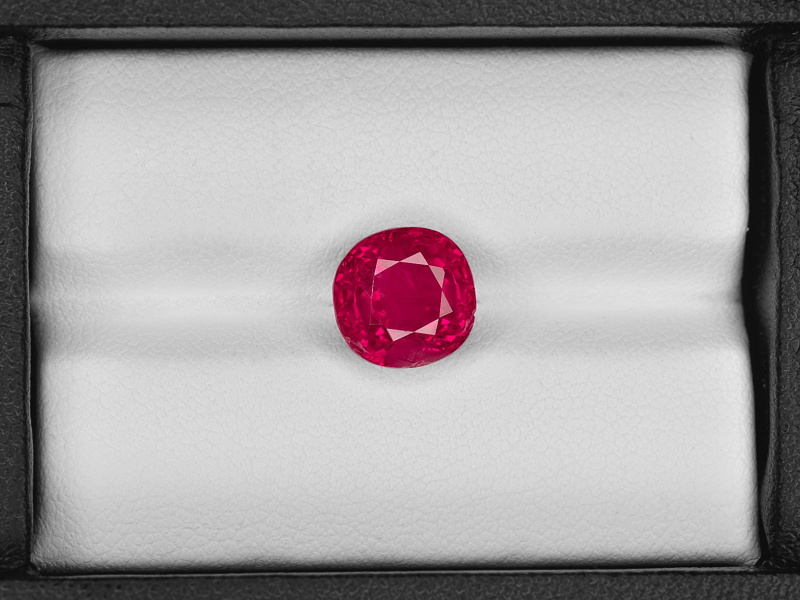 8801777-cushion-lively-rich-pinkish-red-grs-burma-natural-ruby-4.55-ct