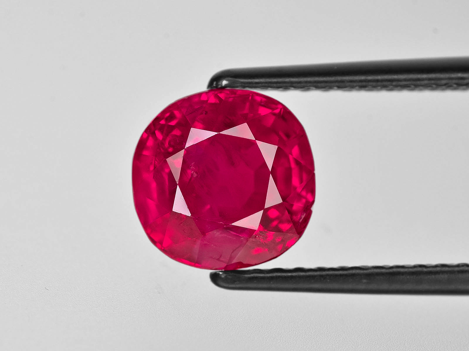8801777-cushion-lively-rich-pinkish-red-grs-burma-natural-ruby-4.55-ct
