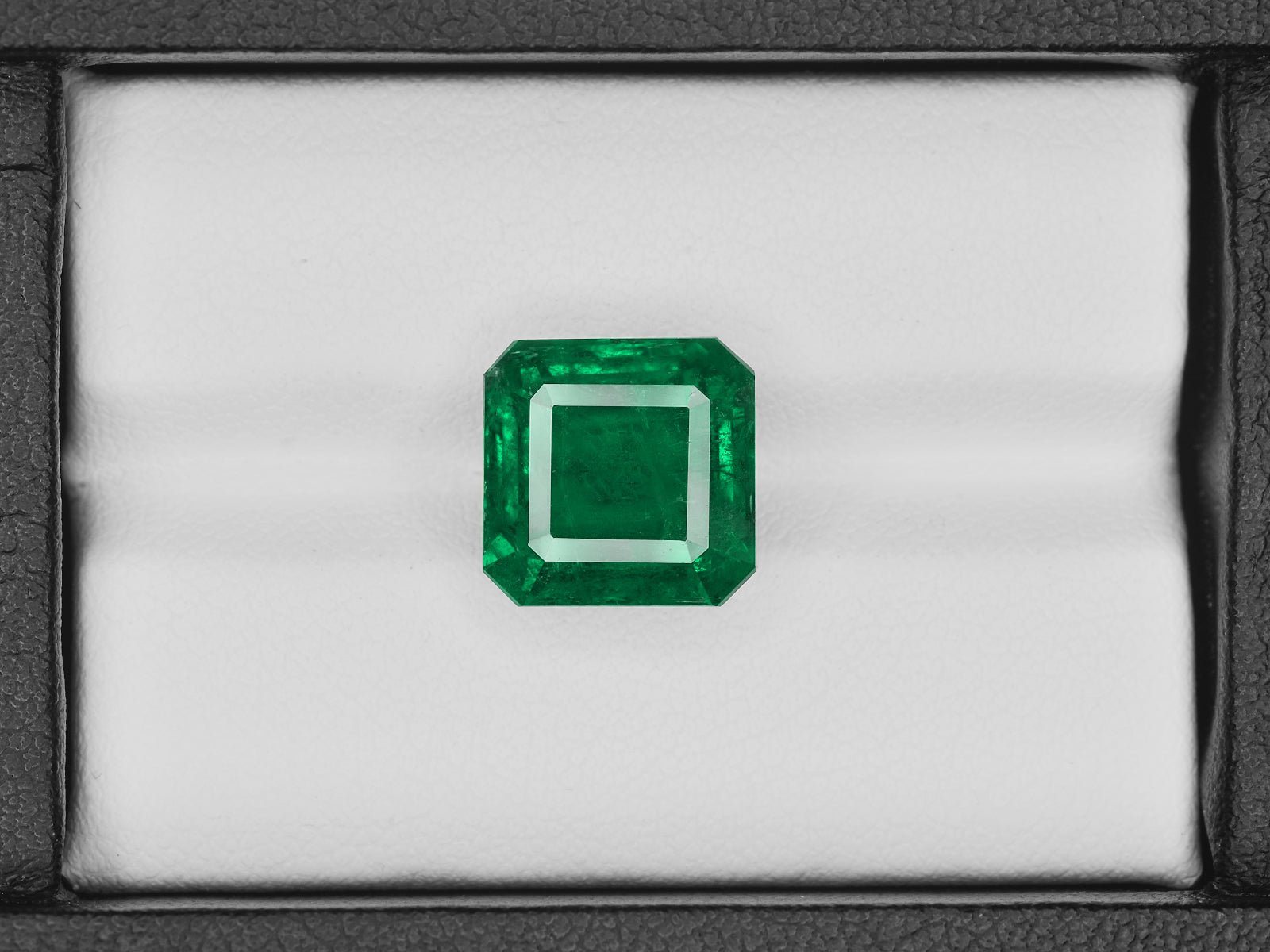 8801778-octagonal-rich-royal-green-grs-zambia-natural-emerald-7.16-ct