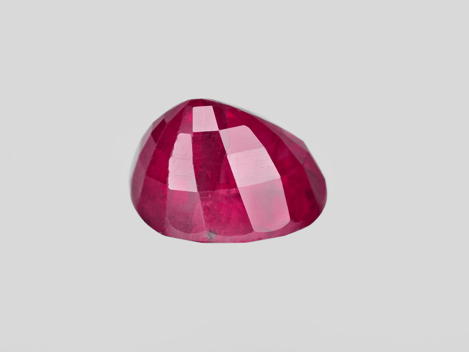 8801861-oval-deep-pinkish-red-igi-afghanistan-natural-ruby-1.70-ct