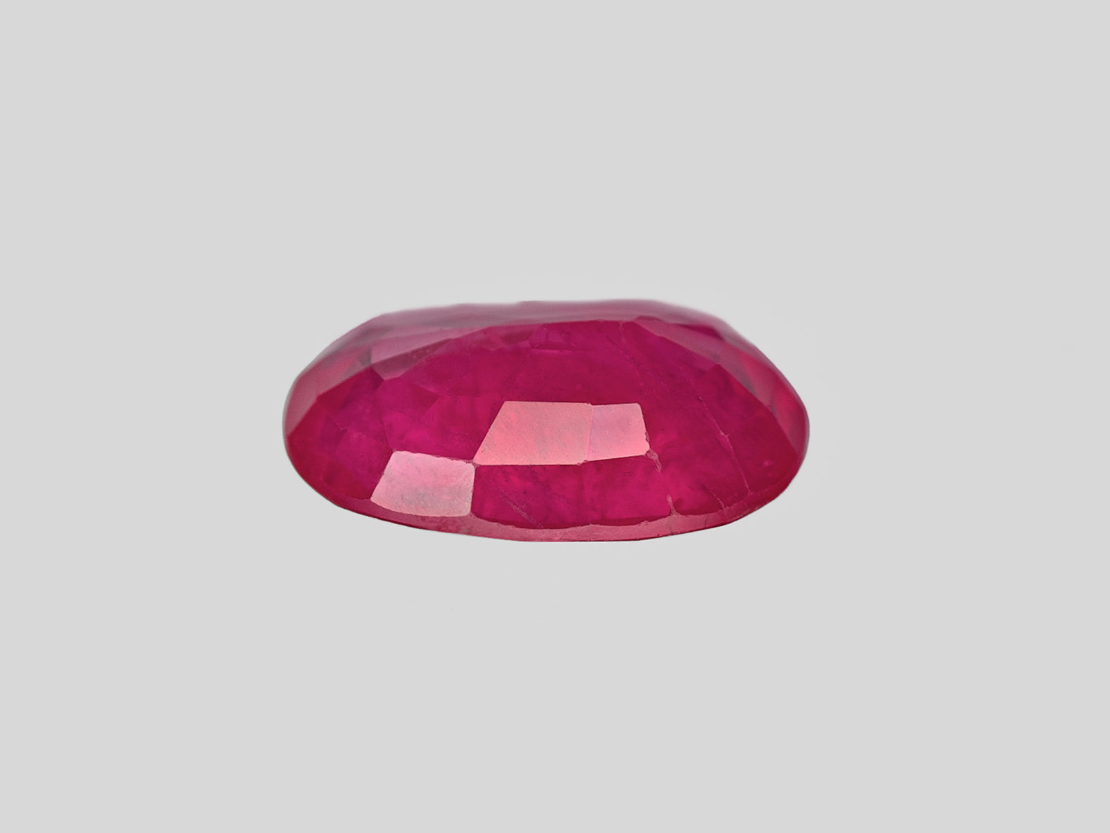 8801862-oval-velvety-deep-pinkish-red-igi-afghanistan-natural-ruby-1.82-ct