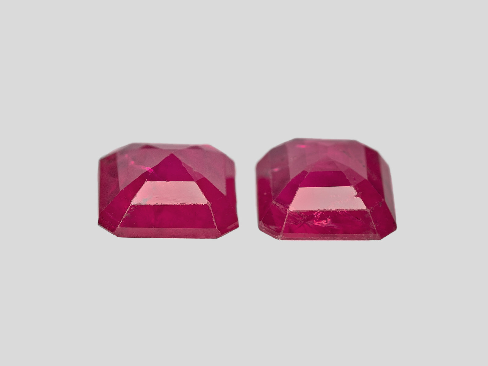 8801872-octagonal-deep-pinkish-red-igi-afghanistan-natural-ruby-3.36-ct