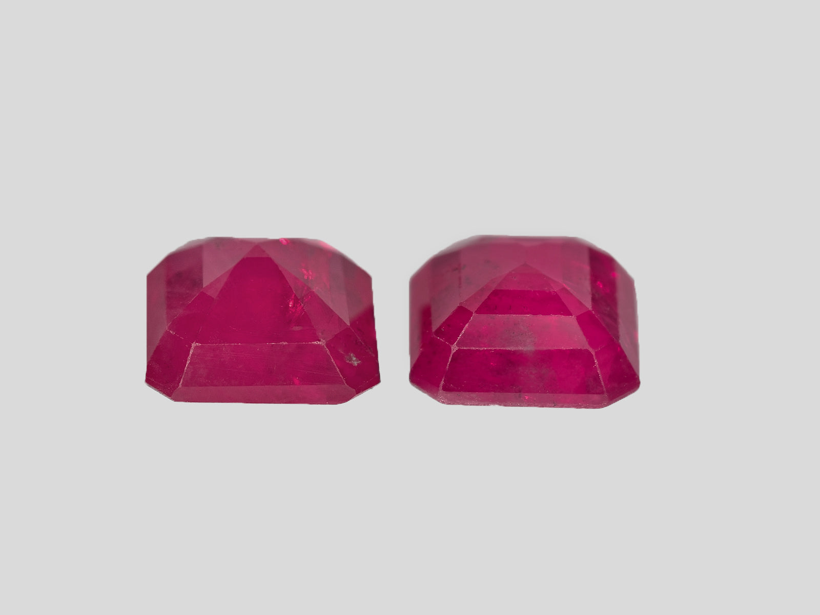 8801872-octagonal-deep-pinkish-red-igi-afghanistan-natural-ruby-3.36-ct