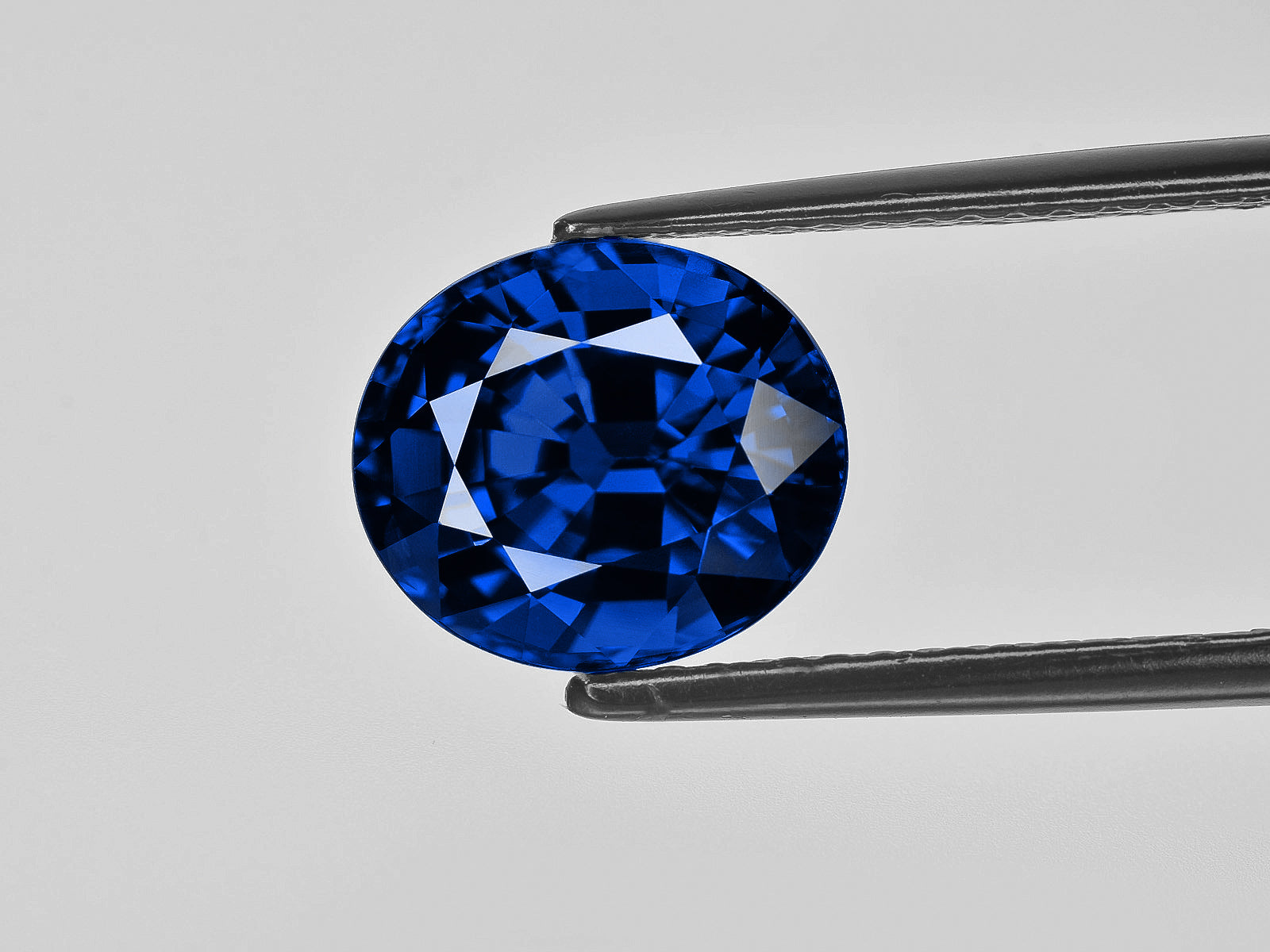8801819-oval-fiery-deep-royal-blue-gia-grs-madagascar-natural-blue-sapphire-6.61-ct