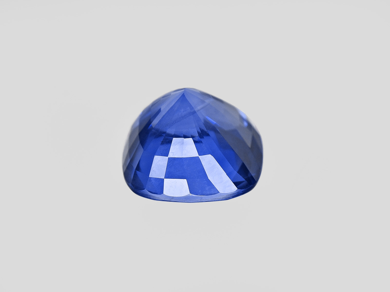 8801820-cushion-lustrous-cornflower-blue-grs-sri-lanka-natural-blue-sapphire-10.23-ct