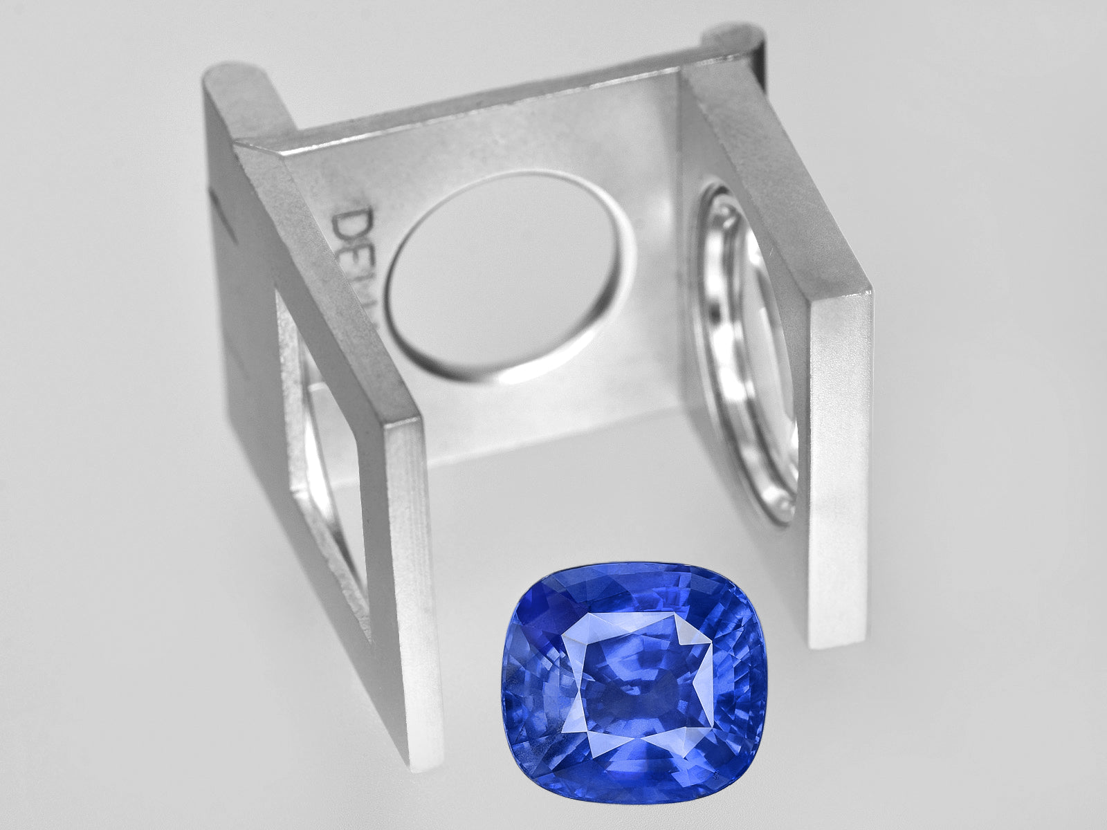 8801820-cushion-lustrous-cornflower-blue-grs-sri-lanka-natural-blue-sapphire-10.23-ct