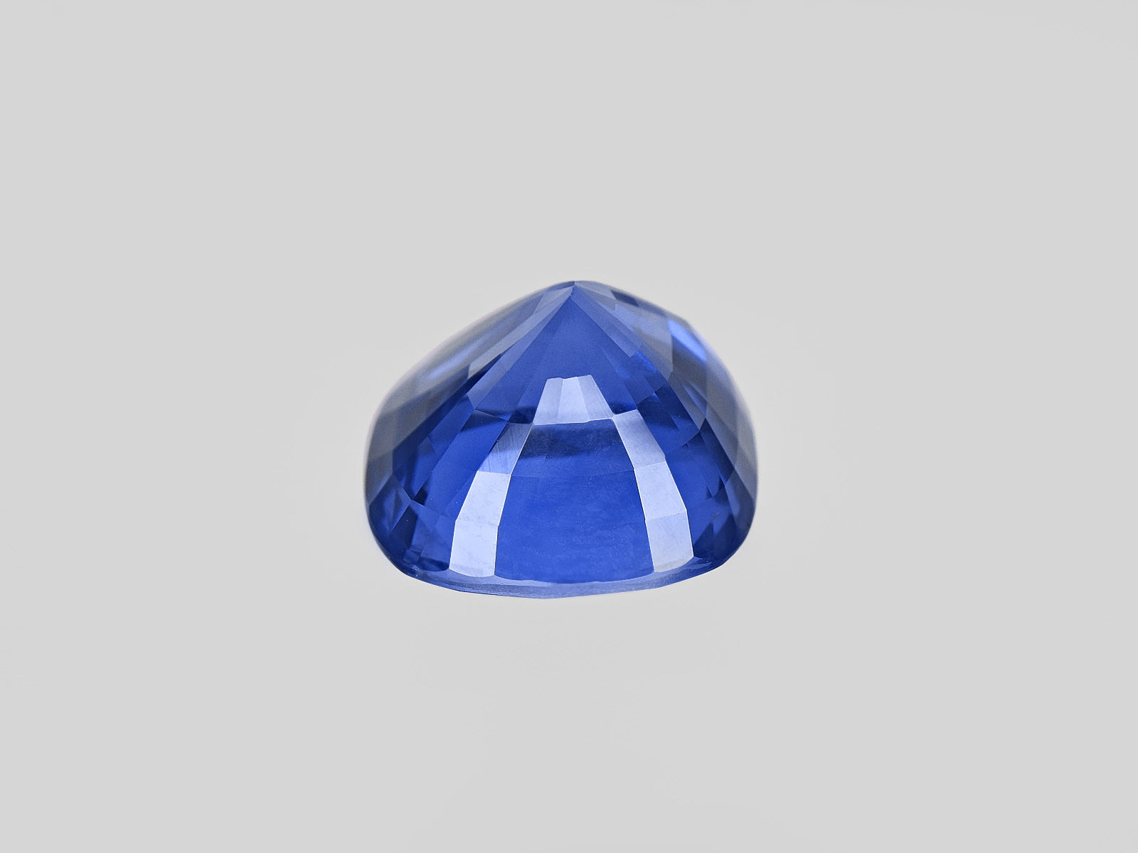 8801820-cushion-lustrous-cornflower-blue-grs-sri-lanka-natural-blue-sapphire-10.23-ct