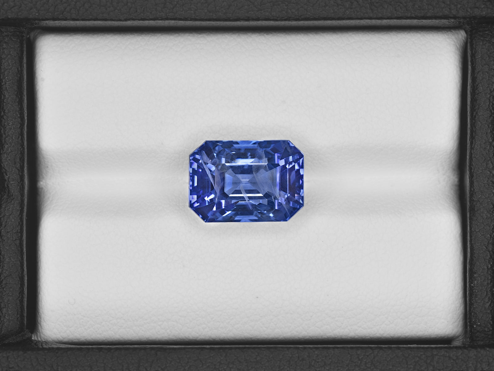 8801821-octagonal-lustrous-intense-blue-gia-sri-lanka-natural-blue-sapphire-9.18-ct