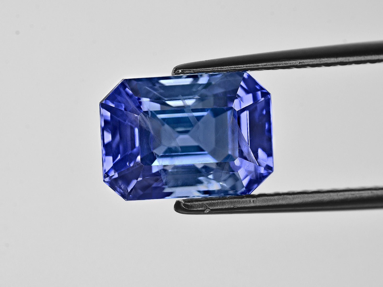 8801821-octagonal-lustrous-intense-blue-gia-sri-lanka-natural-blue-sapphire-9.18-ct