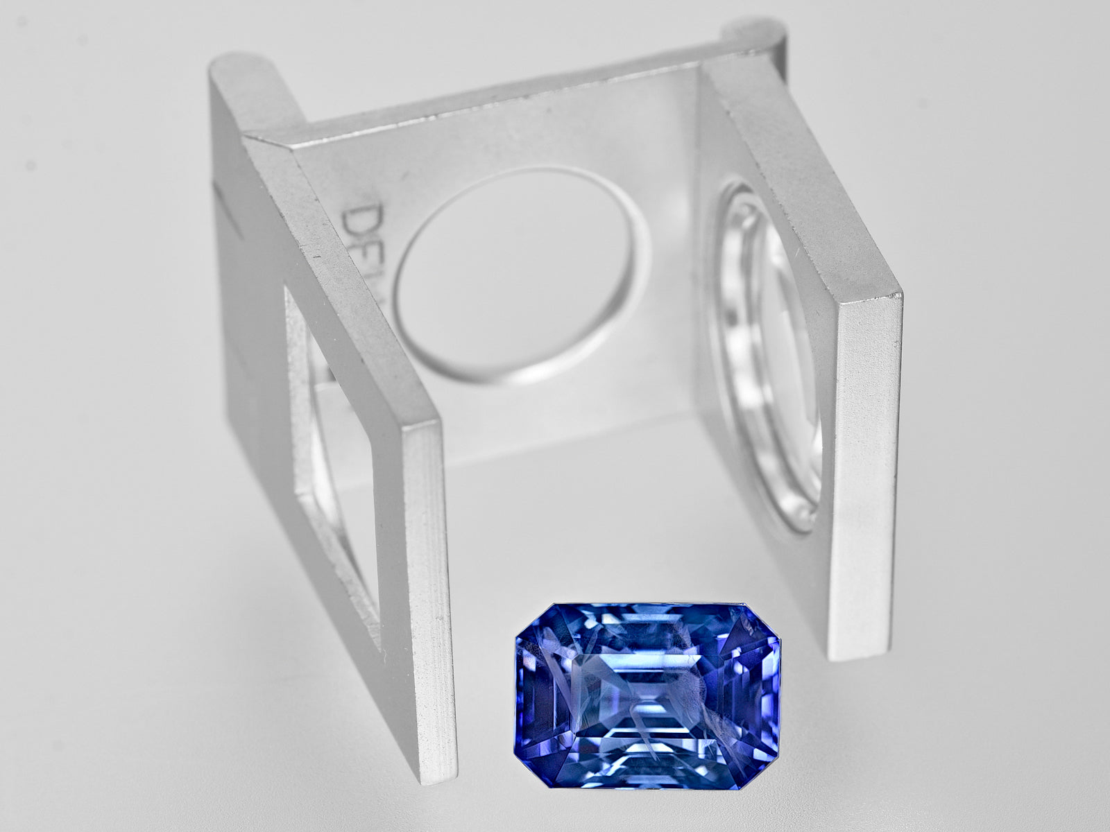 8801821-octagonal-lustrous-intense-blue-gia-sri-lanka-natural-blue-sapphire-9.18-ct