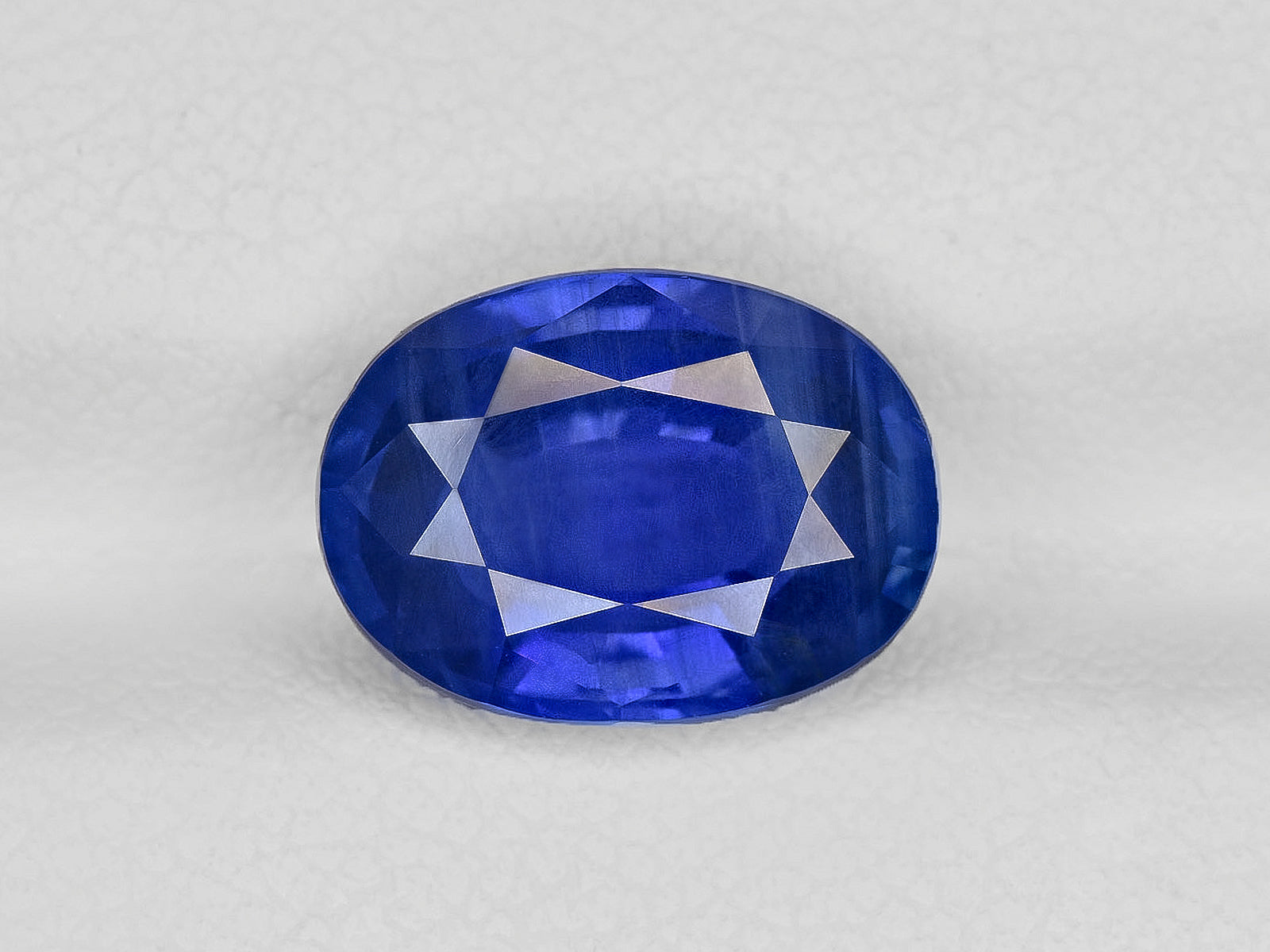 8801822-oval-rich-velvety-cornflower-blue-gia-sri-lanka-natural-blue-sapphire-5.57-ct
