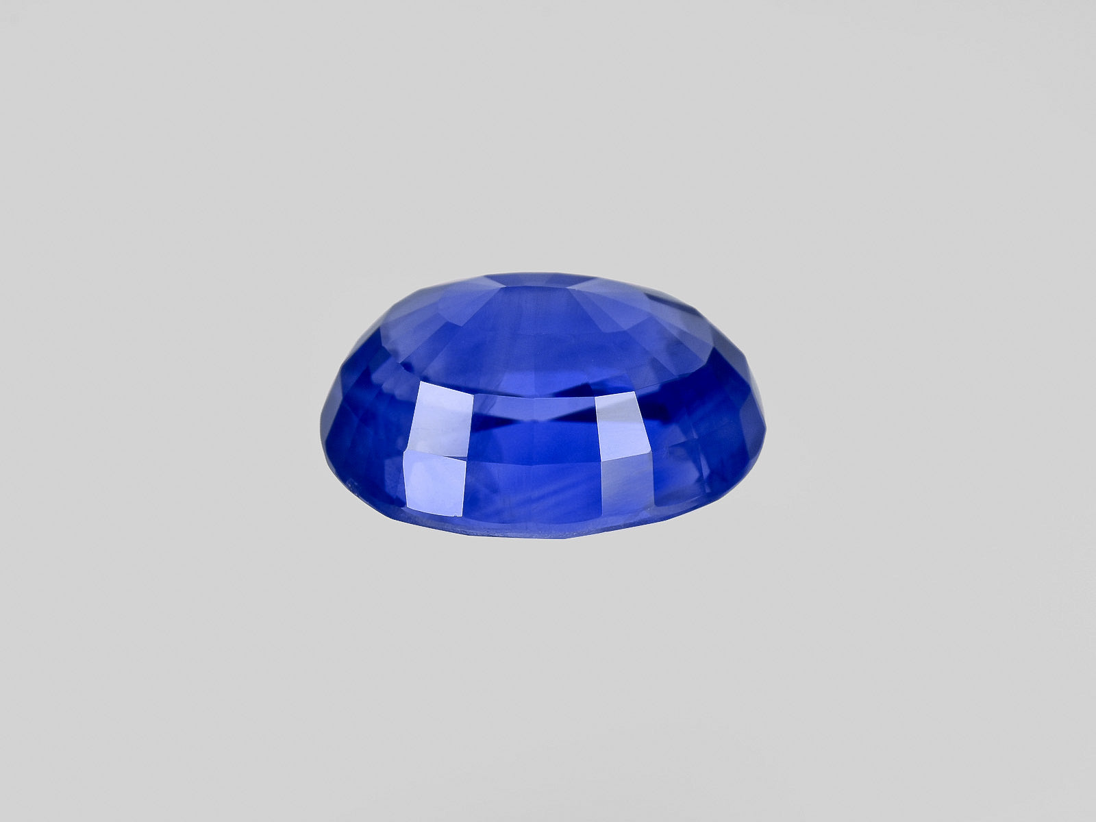 8801822-oval-rich-velvety-cornflower-blue-gia-sri-lanka-natural-blue-sapphire-5.57-ct