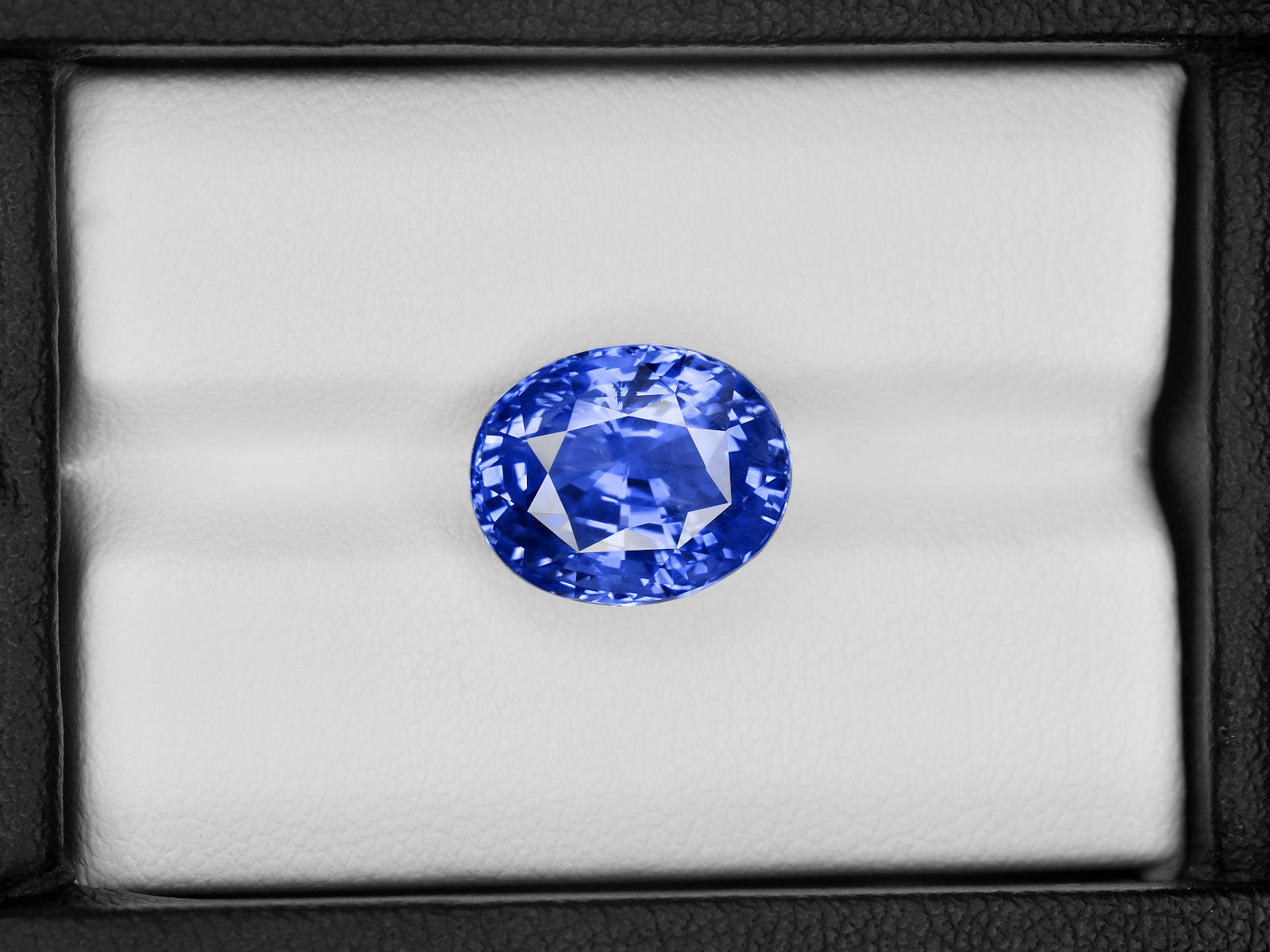 8801823-oval-fiery-intense-blue-grs-sri-lanka-natural-blue-sapphire-10.63-ct