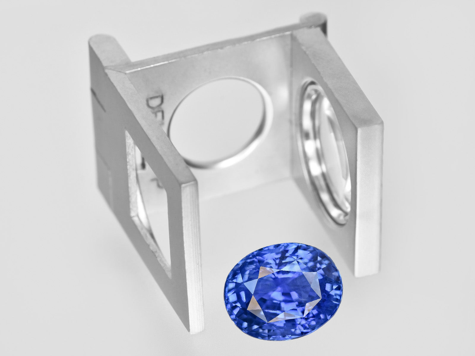 8801823-oval-fiery-intense-blue-grs-sri-lanka-natural-blue-sapphire-10.63-ct
