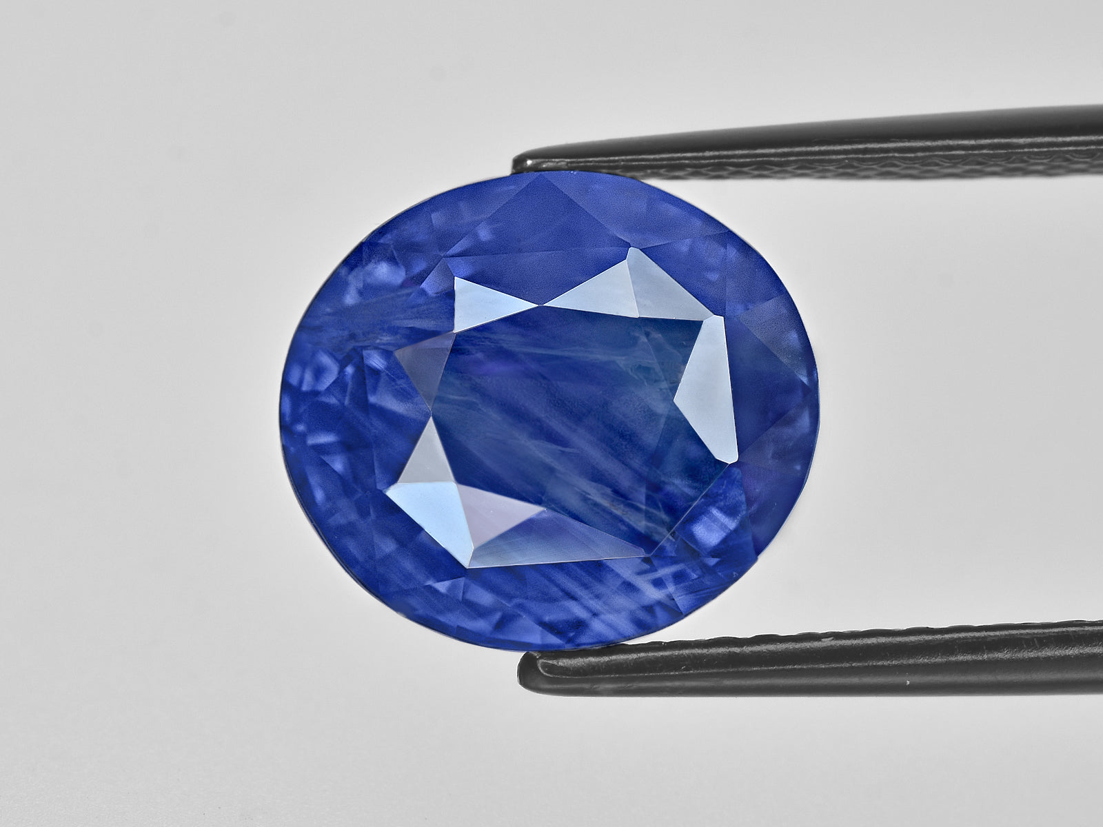 8801824-oval-velvety-cornflower-blue-gia-grs-sri-lanka-natural-blue-sapphire-13.09-ct