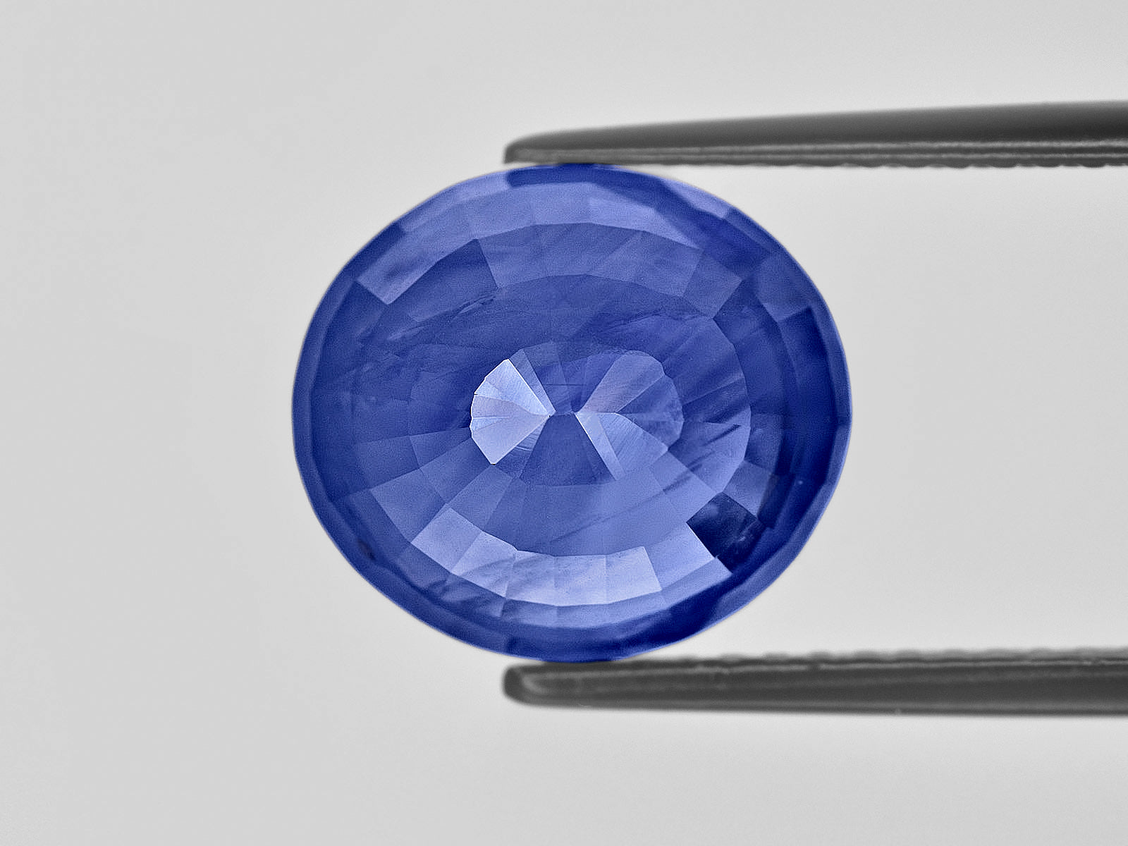 8801824-oval-velvety-cornflower-blue-gia-grs-sri-lanka-natural-blue-sapphire-13.09-ct