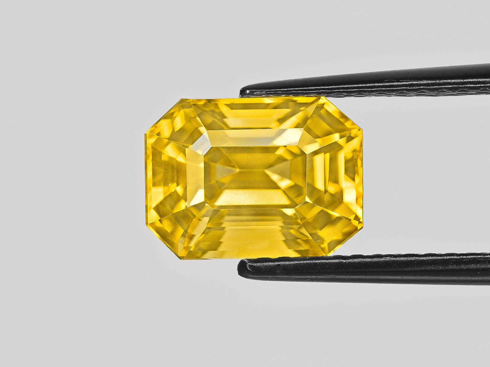 8801825-octagonal-fiery-rich-intense-yelow-sri-lanka-natural-yellow-sapphire-7.64-ct