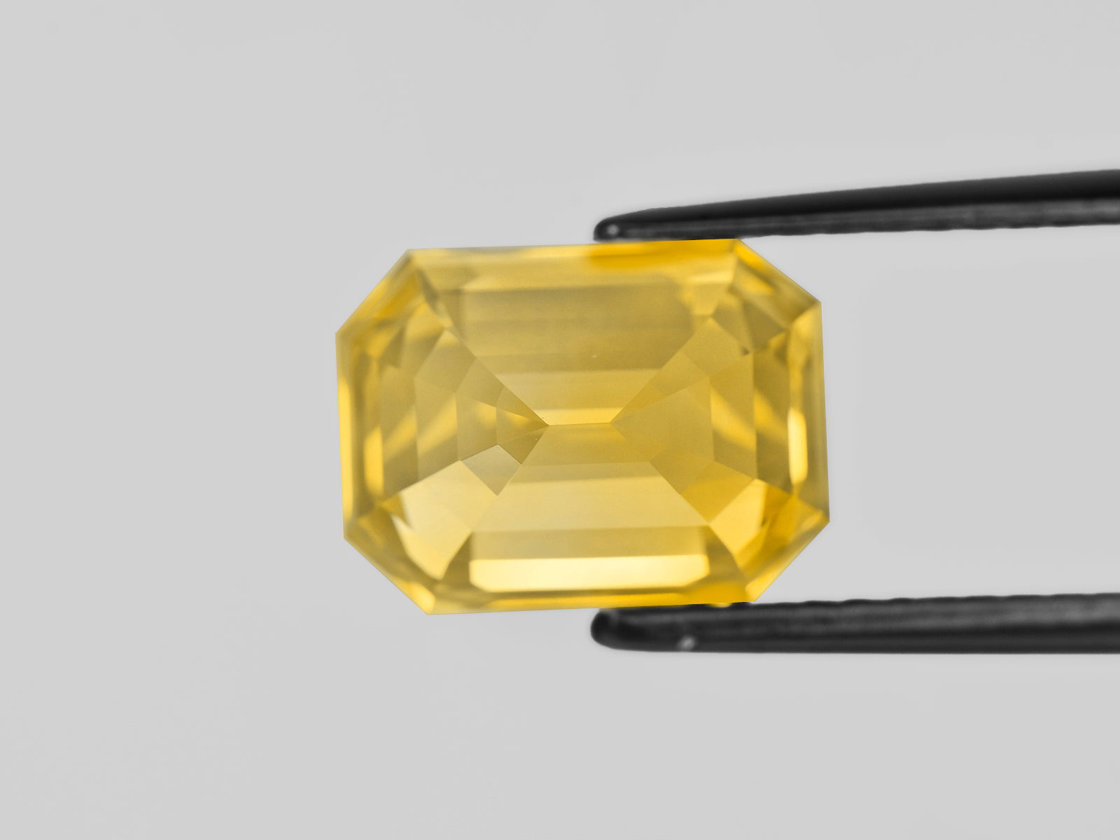 8801825-octagonal-fiery-rich-intense-yelow-sri-lanka-natural-yellow-sapphire-7.64-ct