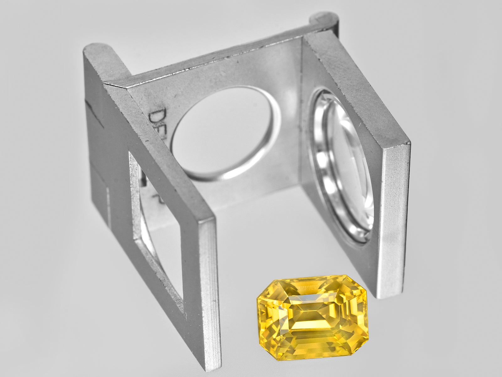8801825-octagonal-fiery-rich-intense-yelow-sri-lanka-natural-yellow-sapphire-7.64-ct
