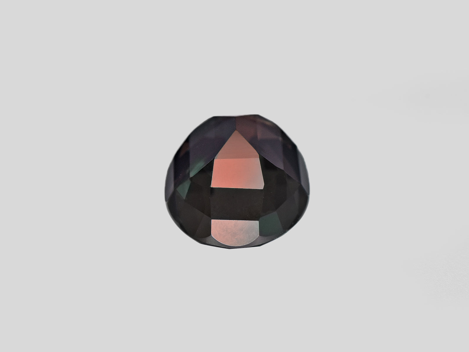 8801827-oval-deep-bluish-green-to-deep-purple-red-gubelin-brazil-natural-alexandrite-4.06-ct