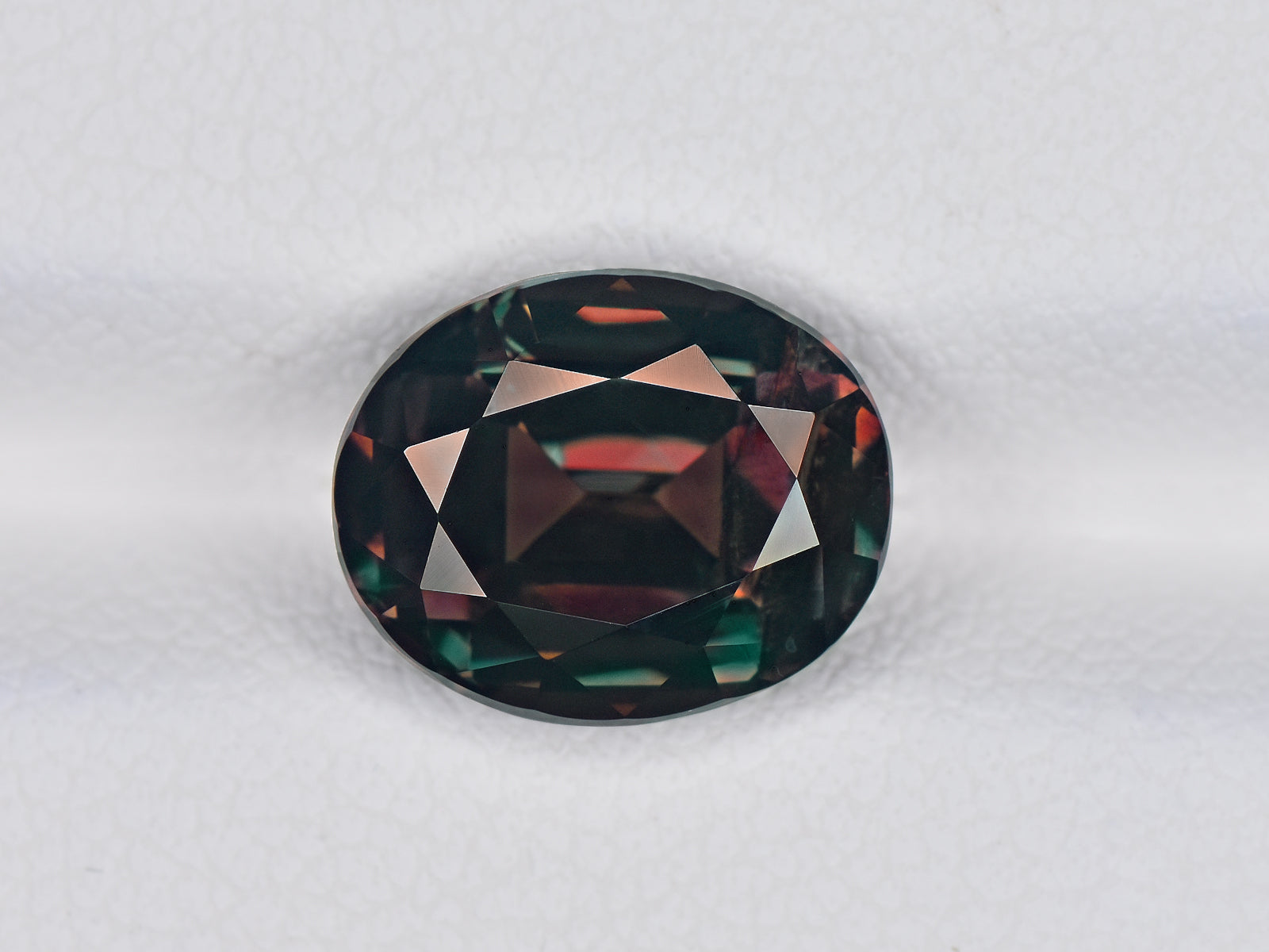 8801827-oval-deep-bluish-green-to-deep-purple-red-gubelin-brazil-natural-alexandrite-4.06-ct