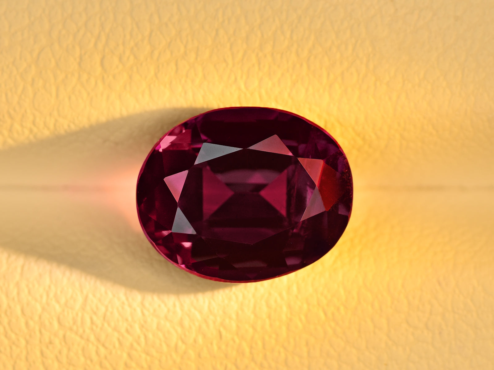 8801827-oval-deep-bluish-green-to-deep-purple-red-gubelin-brazil-natural-alexandrite-4.06-ct